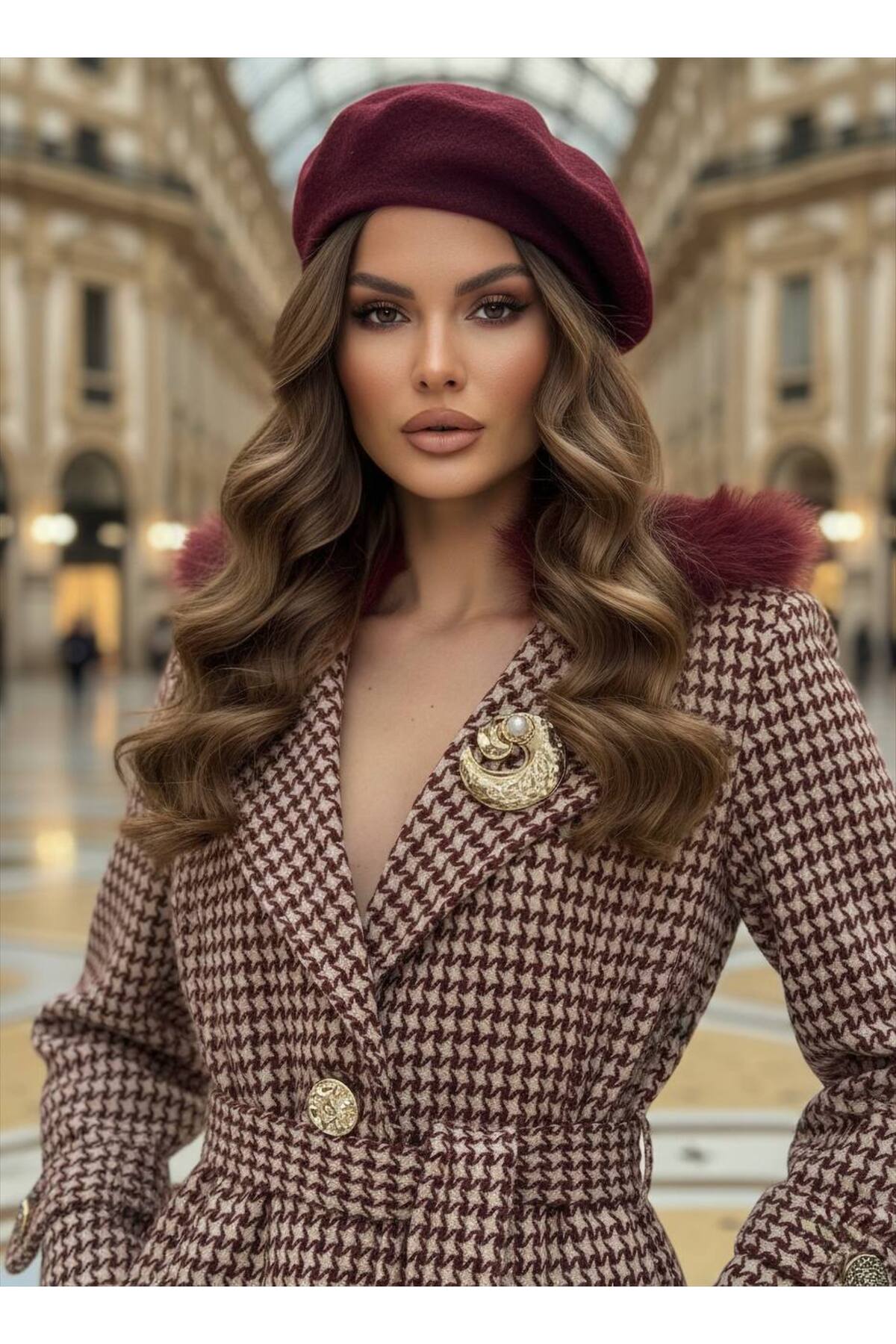 İtal Tüvit Kumaş Broş Detaylı Kürklü Kuşaklı Özel Tasarım Kuşaklı Astarlı Maxi Kaban - Bordo