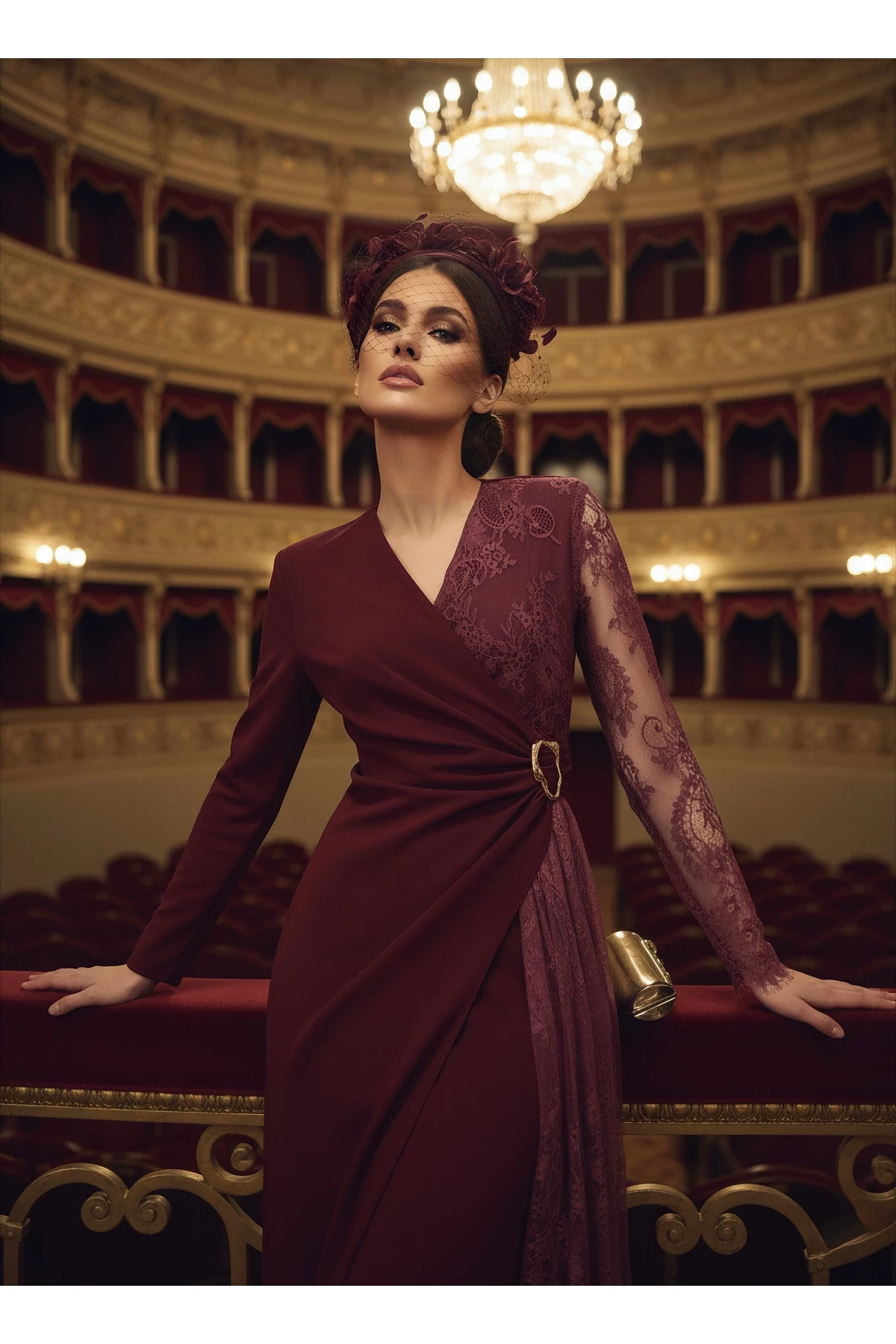 İthal Krep & Dantel Kumaş Toka Detaylı Astarlı Özel Tasarım Maxi Elbise - Bordo