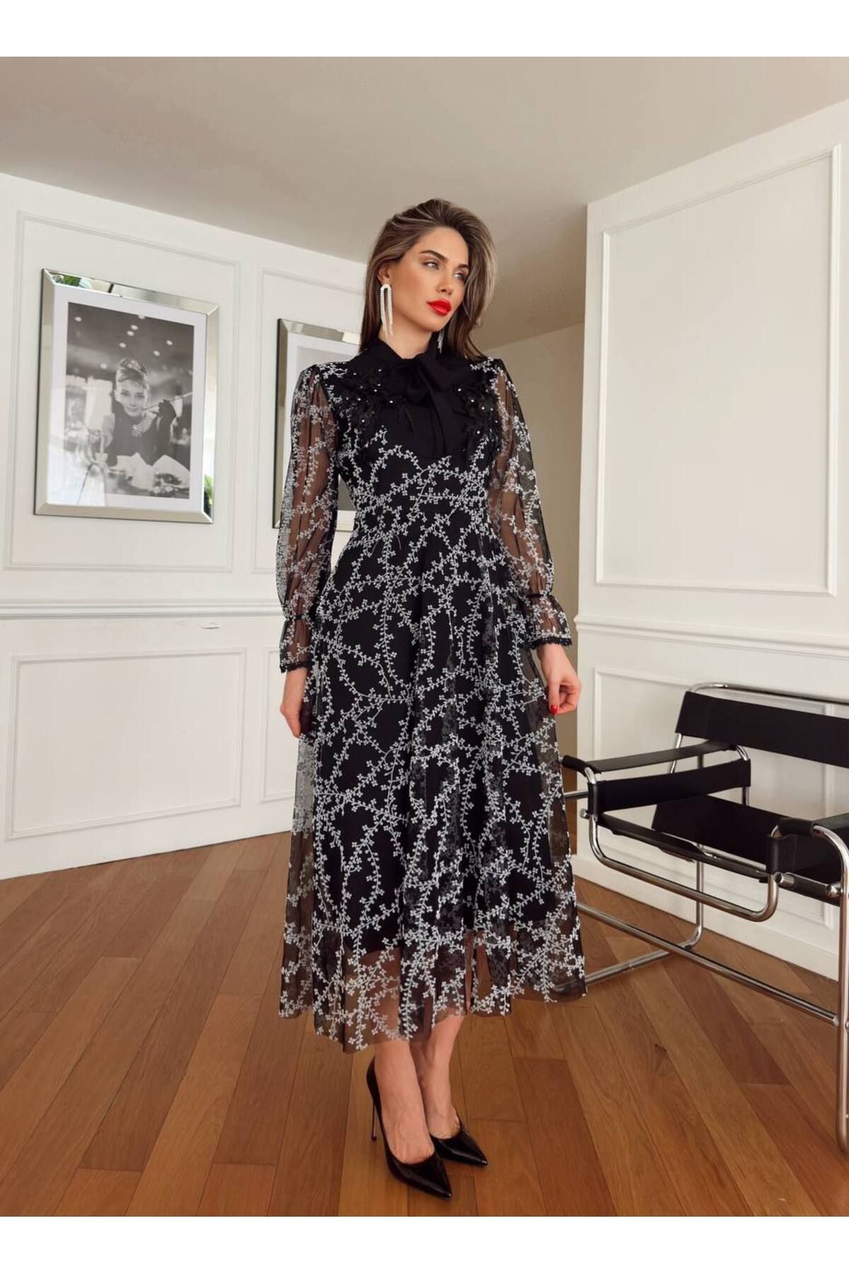 Kadın İthal Krep Kumaş Dantel Aksesuar Detaylı Yaka Fiyonklu Kollar Tül Astarlı Özel Tasarım Elbise