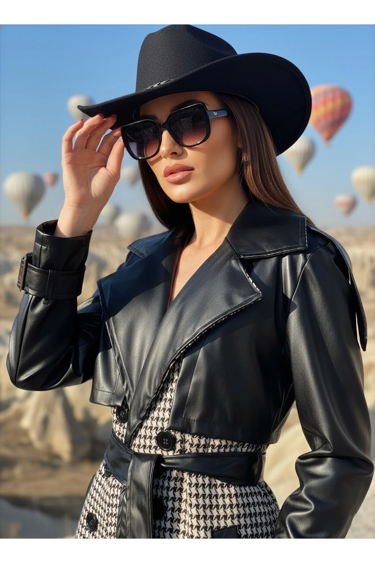 İthal Kumaştan Deri Detaylı Kuşaklı Düğmeli Astarlı Özel Tasarım Kareli Maxi Kaban - Siyah