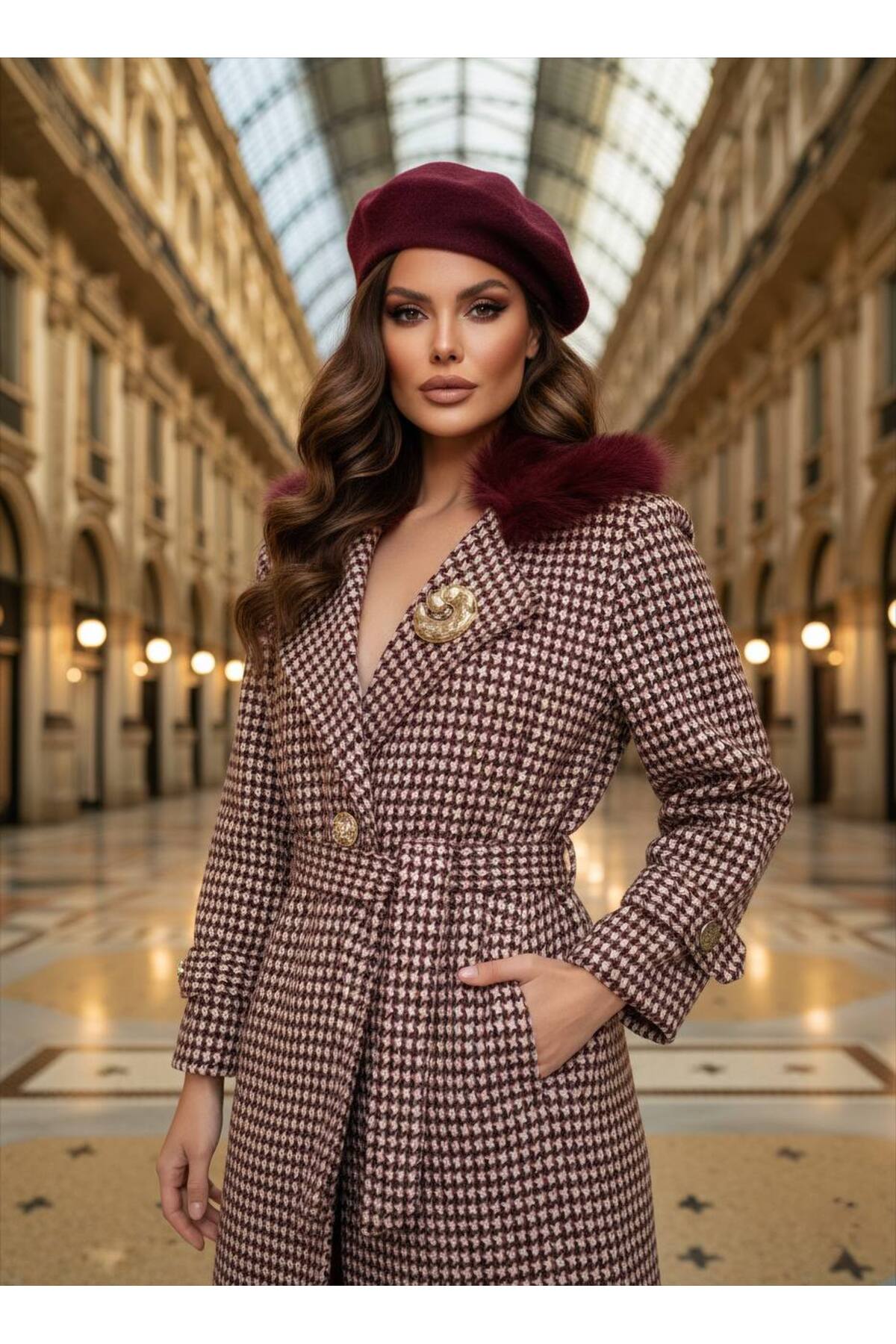 İtal Tüvit Kumaş Broş Detaylı Kürklü Kuşaklı Özel Tasarım Kuşaklı Astarlı Maxi Kaban - Bordo