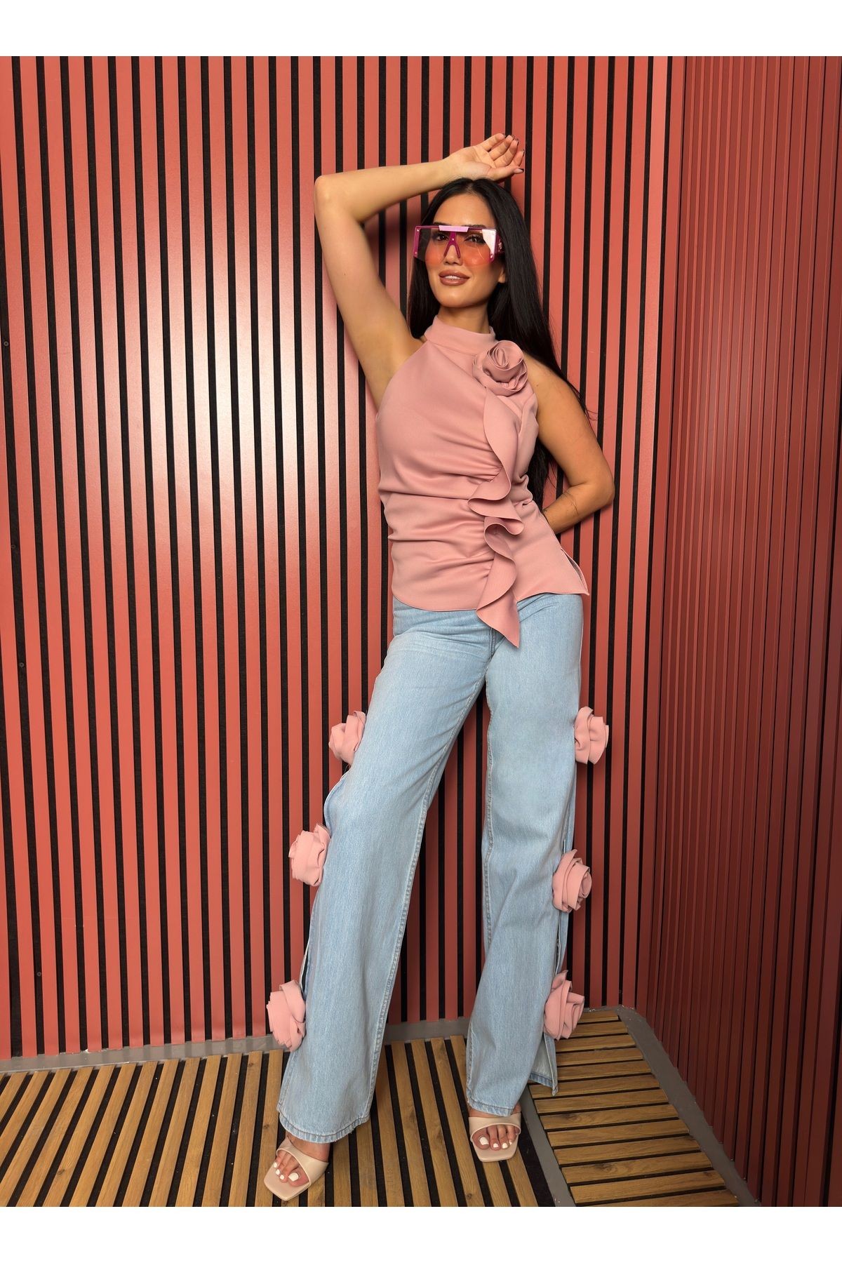 Üst İthal Astarlı Scuba Kumaş Gül Ve Şal Detay Bluz Alt İthal Denim Yan Gül Detay Özel Tasarım Takım - Pembe