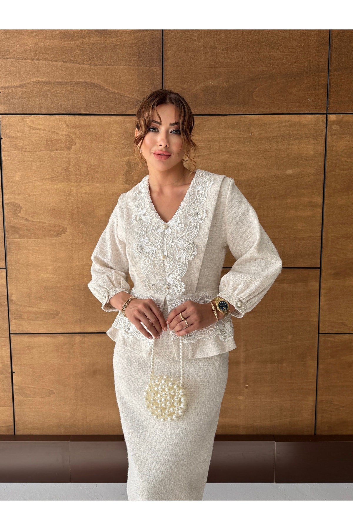 İthal Tüvit Kumaş Dantel İşlemeli Astarlı Taş Ve Düğme İşlemeli Astarlı Özel Tasarım Midi Elbise - Beyaz