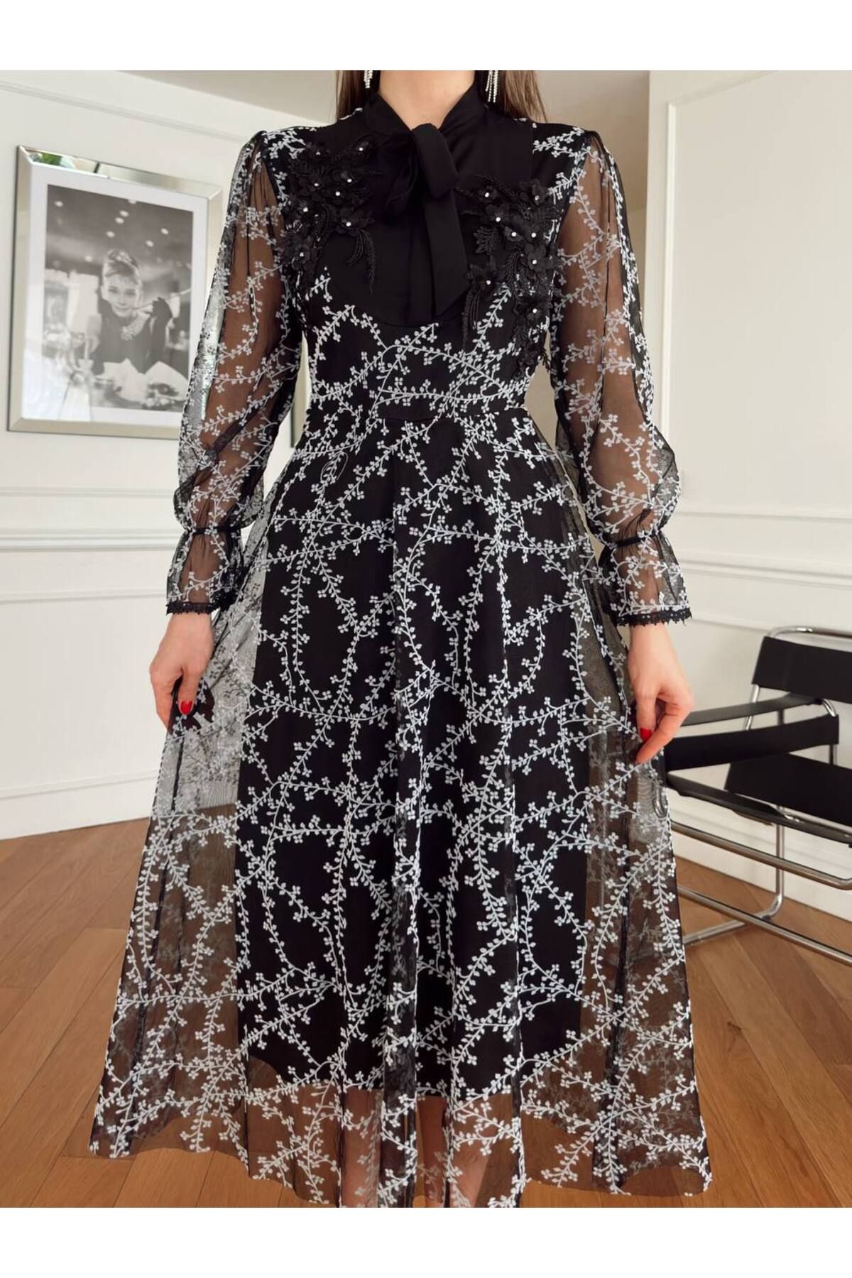 Kadın İthal Krep Kumaş Dantel Aksesuar Detaylı Yaka Fiyonklu Kollar Tül Astarlı Özel Tasarım Elbise
