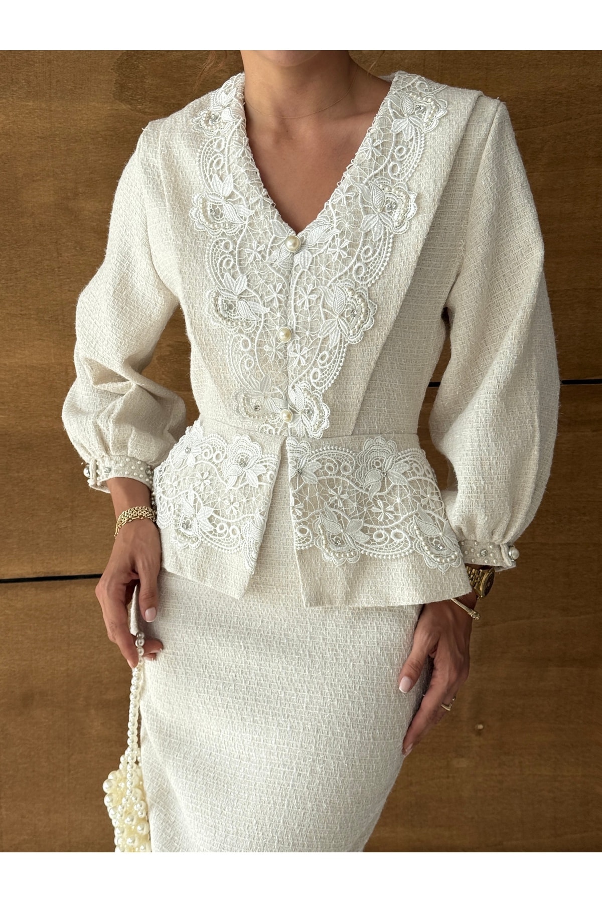 İthal Tüvit Kumaş Dantel İşlemeli Astarlı Taş Ve Düğme İşlemeli Astarlı Özel Tasarım Midi Elbise - Beyaz