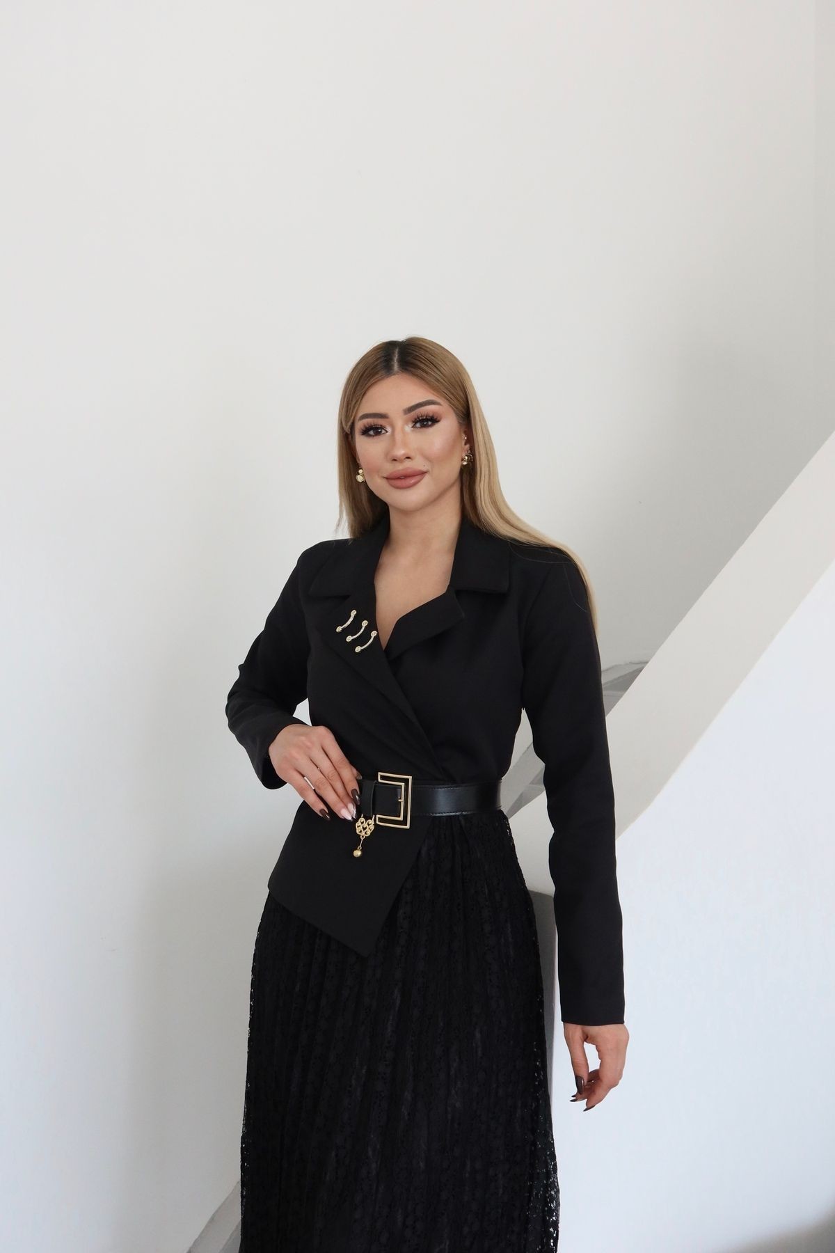 Kadın İthal Kumaş Yaka Aksesuar Detay Kemerli Alt Güpür Özel Tasarım Elbise