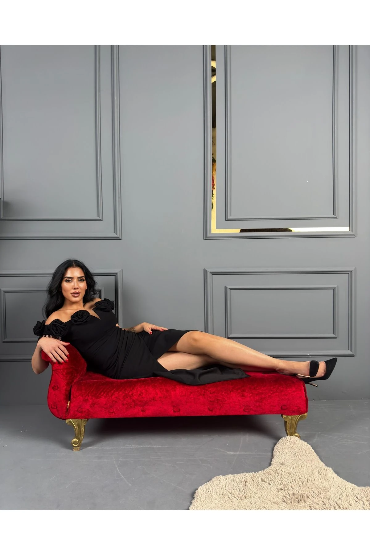 İthal Kumaştan Madonna Yaka Taş İşlemeli Gül Detaylı Astarlı Özel Tasarım Abiye Elbise