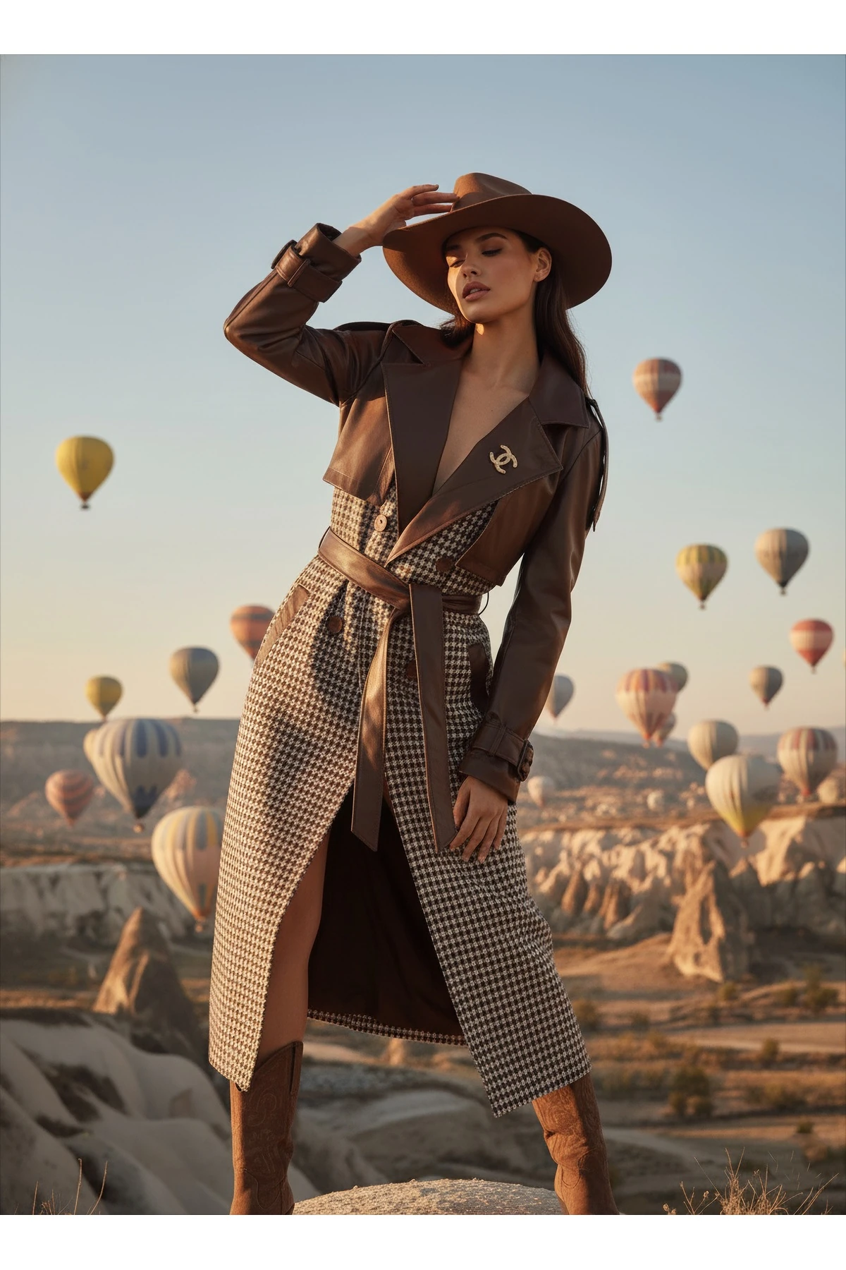 İthal Kumaştan Deri Detaylı Kuşaklı Düğmeli Astarlı Özel Tasarım Kareli Maxi Kaban - Kahverengi