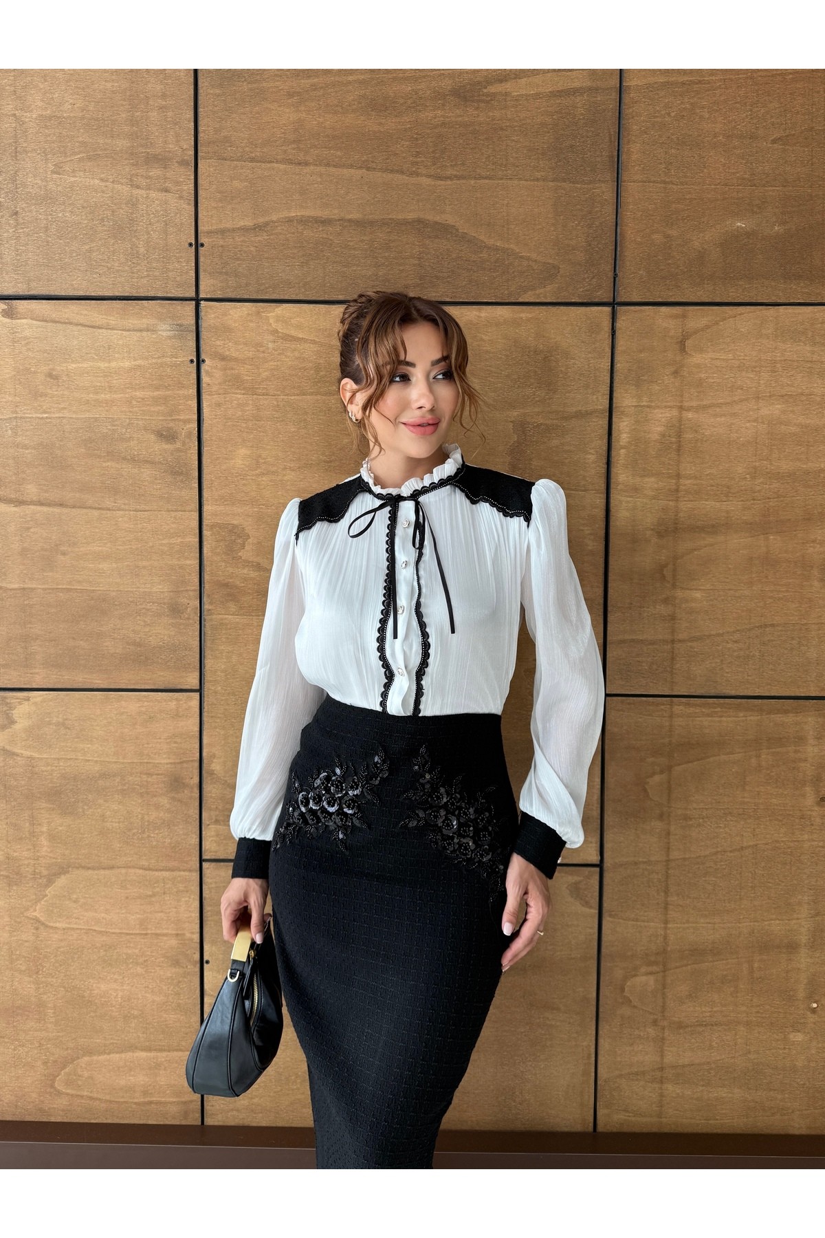 Üst İthal Yoryo&Dantel Kumaş Alt Taş İşlemeli Tüvit Kumaş Kurdele Detay Astarlı Özel Tasarım Elbise - Beyaz