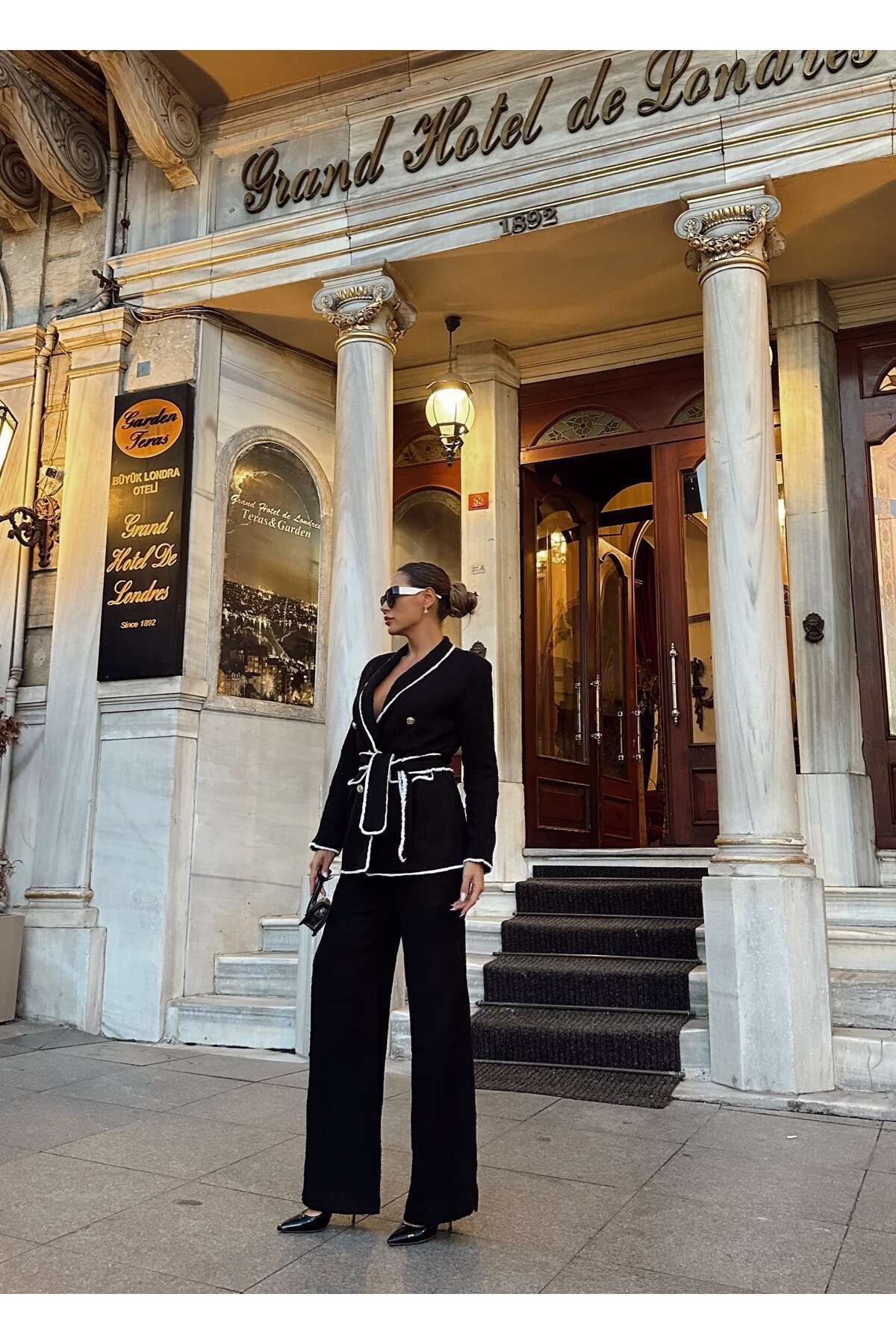 Kadın İthal Tüvit Kumaş Düğme Detay Kuşaklı Astarlı Özel Tasarım Ceket Pantolon Alt-Üst Takım - Siyah