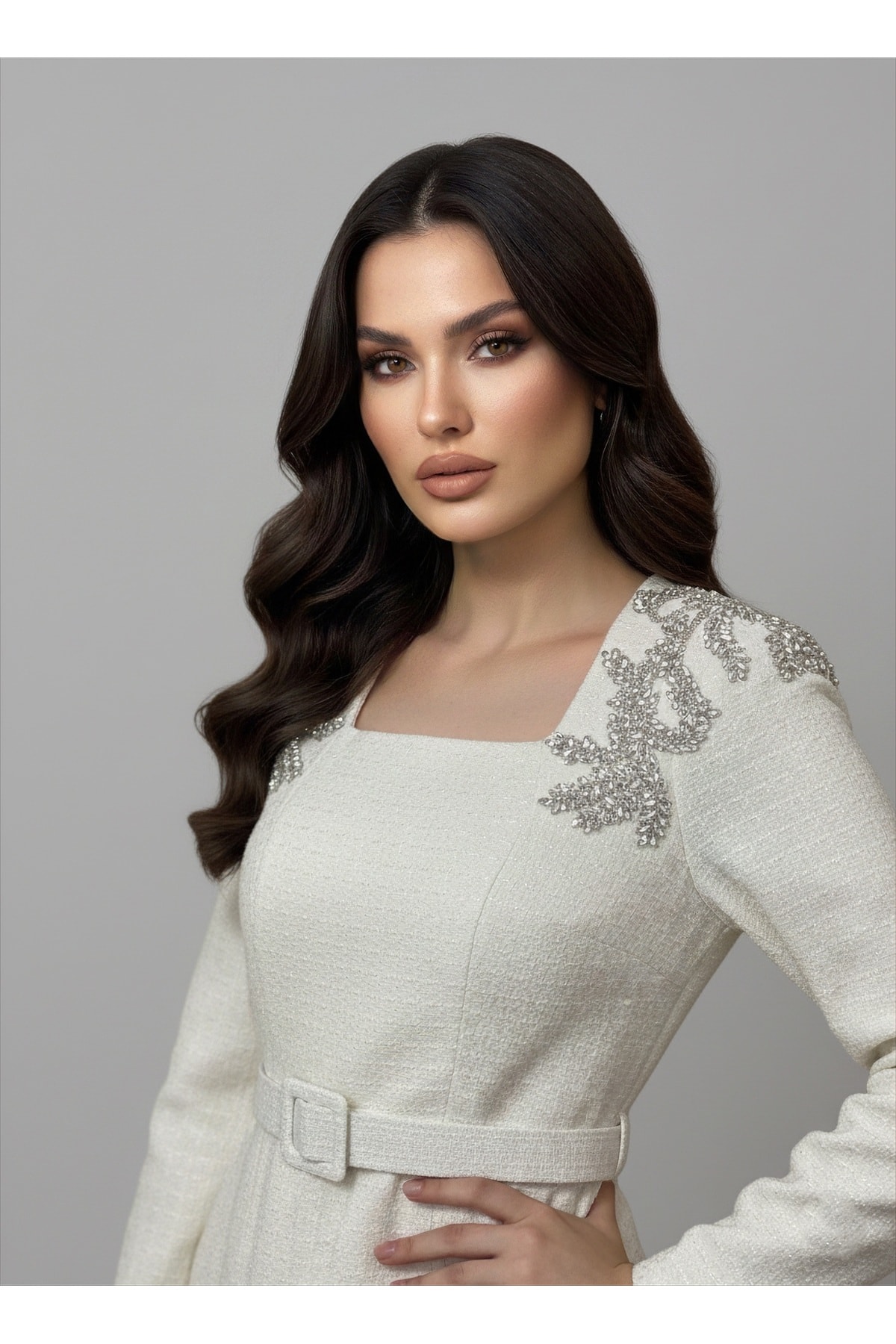 Kadın İthal Tüvit Kumaş Taş İşlemeli Astarlı Özel Tasarım Midi Elbise - Beyaz