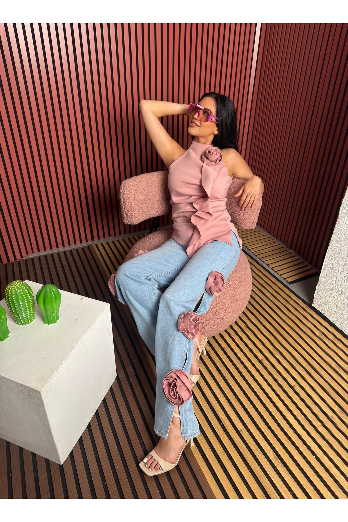 Üst İthal Astarlı Scuba Kumaş Gül Ve Şal Detay Bluz Alt İthal Denim Yan Gül Detay Özel Tasarım Takım - Pembe