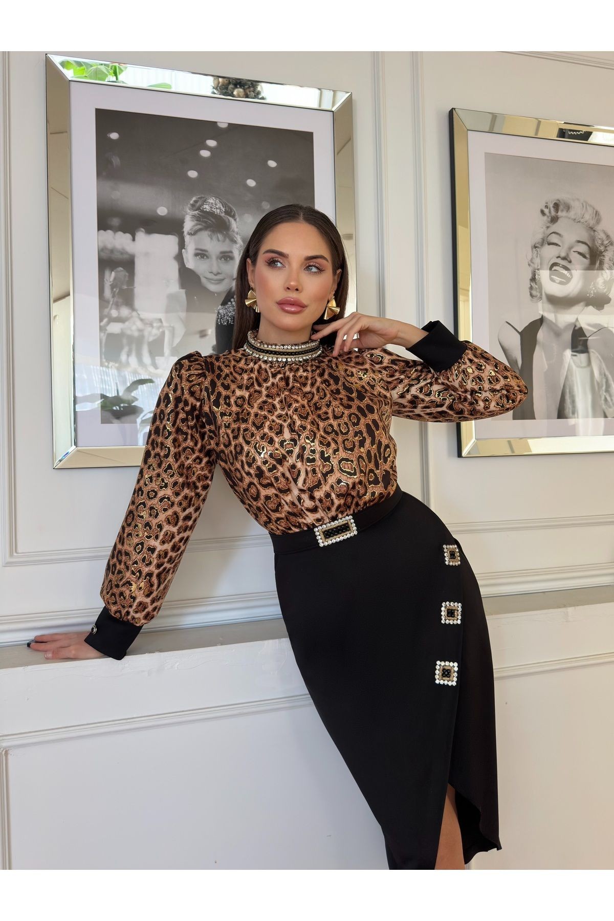 Kadın İthal Scuba Kumaş Leopar Desen Taşlı Kolye Ve Kemer Detay Tokalı Yırtmaçlı Özel Tasarım Elbise