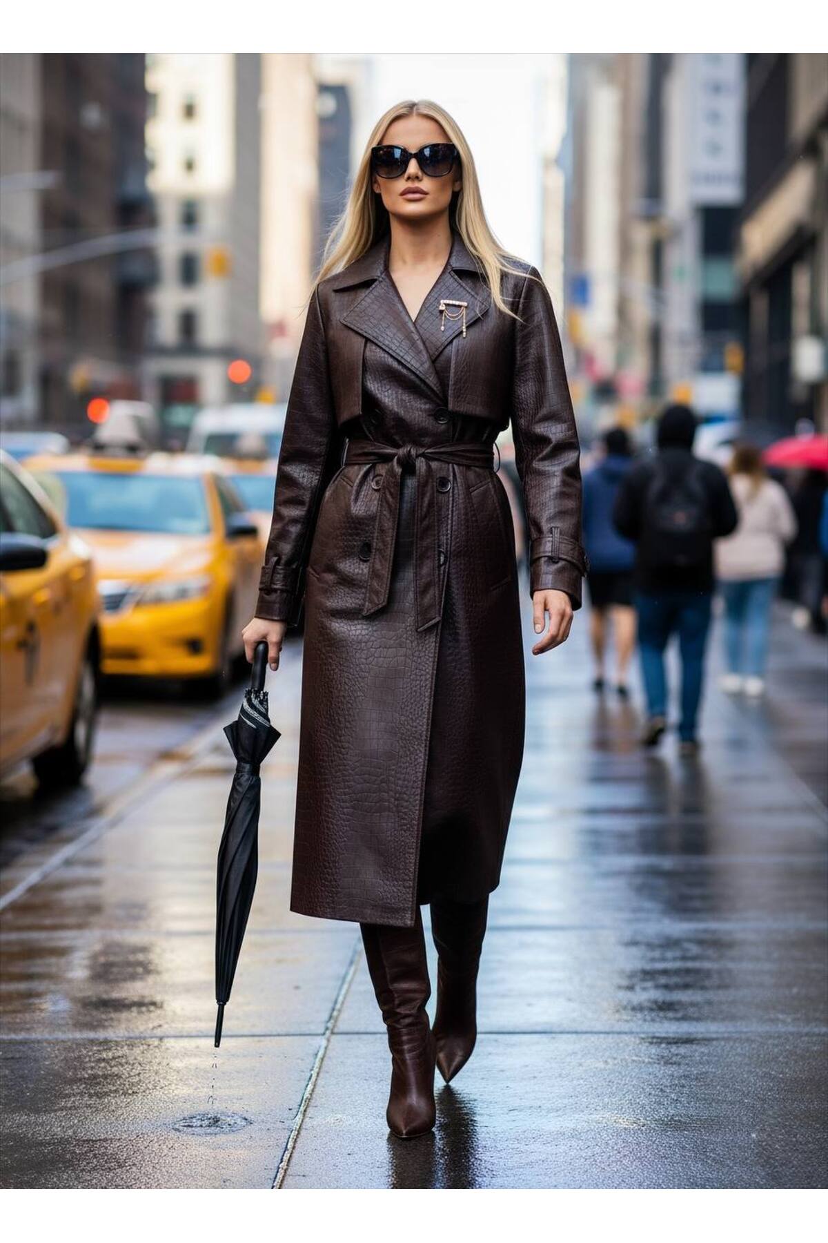 İthal Deriden Kuşak Dahil Broş Detaylı Astarlı Özel Tasarım Kaban - Kahverengi