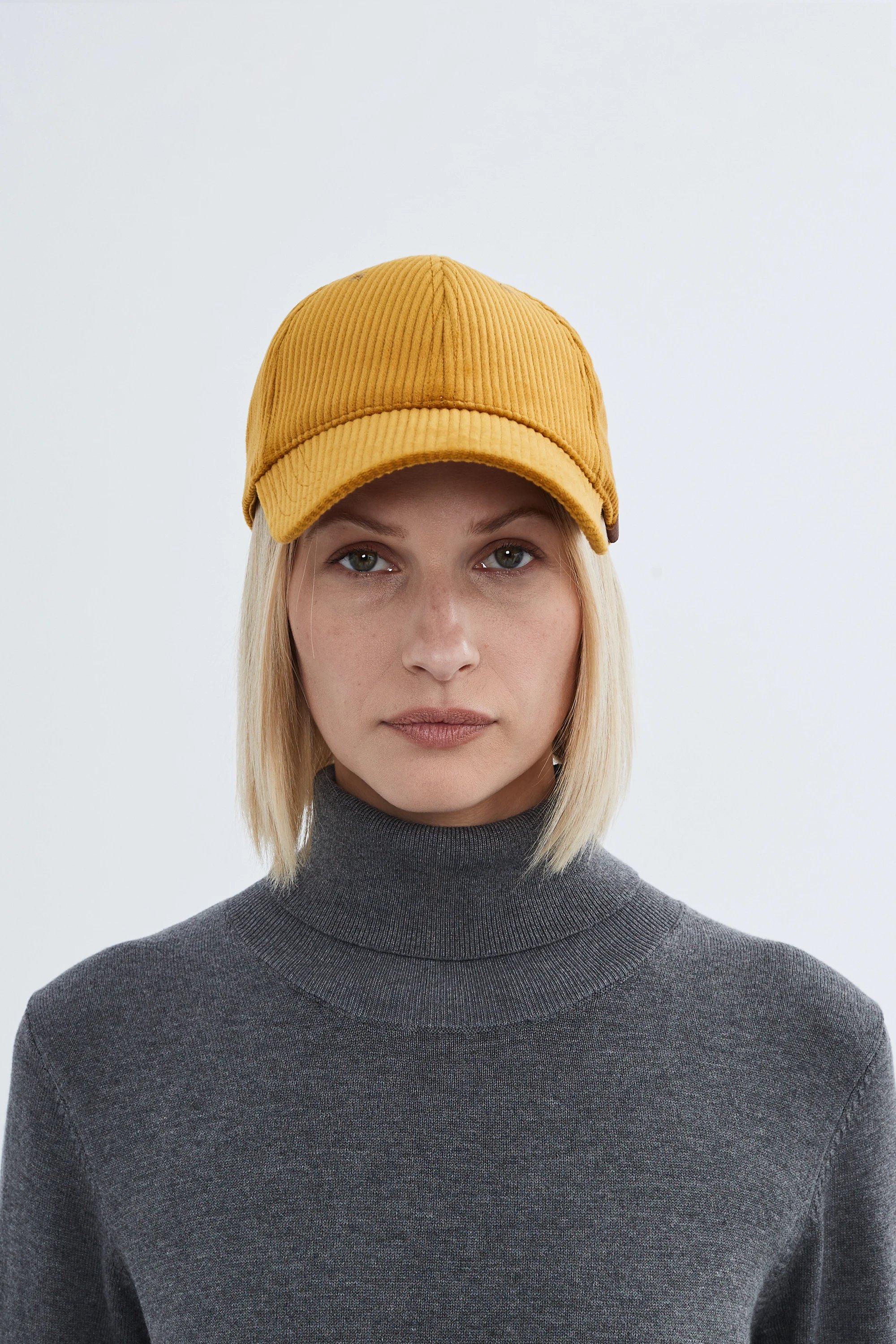 Viseu Nordbron Velvet Cap Hat - Mustard