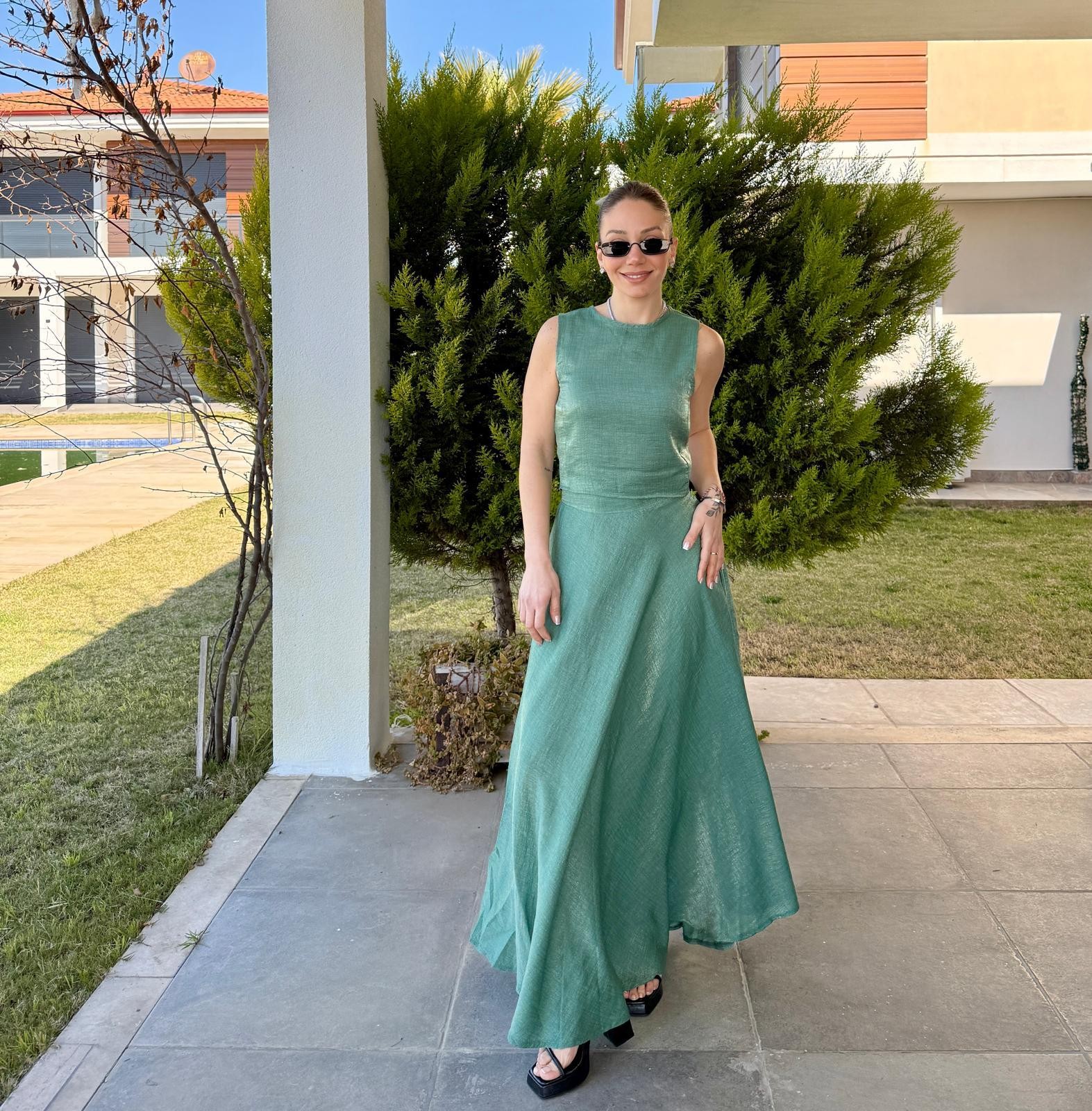 ELANOR YEŞİL PARLAK KUMAŞ ETEK TAKIM