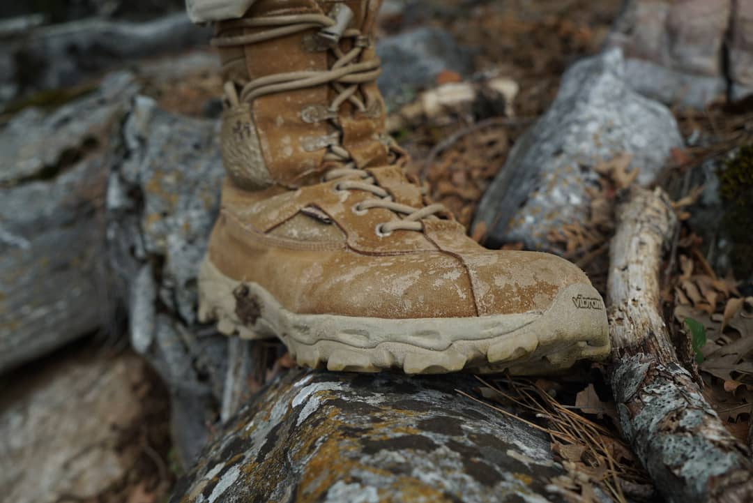 Zorlu koşullar için tasarlanmış taktik ve askeri bot, her zeminde maksimum denge sunar.
