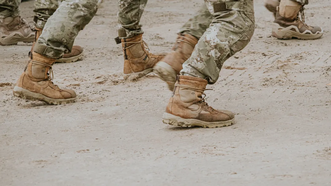 Secure steps on rocky and muddy terrain: deep lugged rubber outsoles provide grip and stability on slippery surfaces.