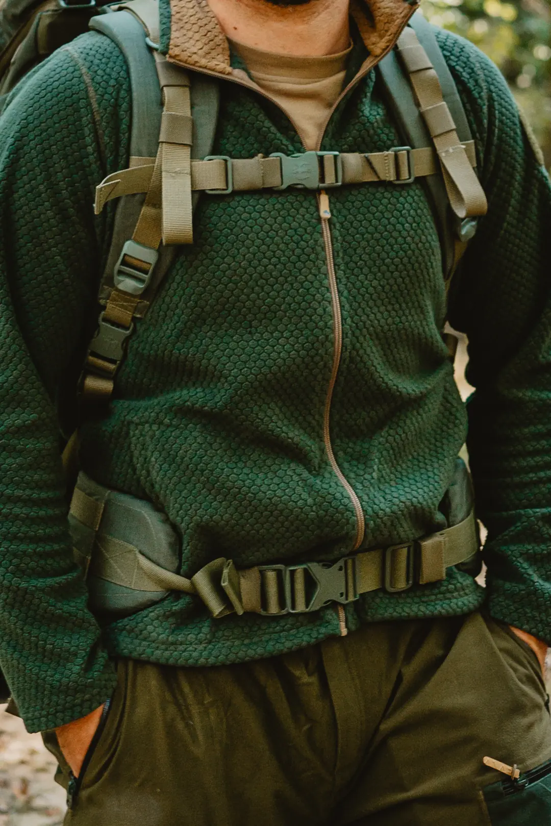 Rüzgâr ve yağışa karşı dış katman olarak mont, iç sıcaklık dengesinde ise polar ceket görev yapar.