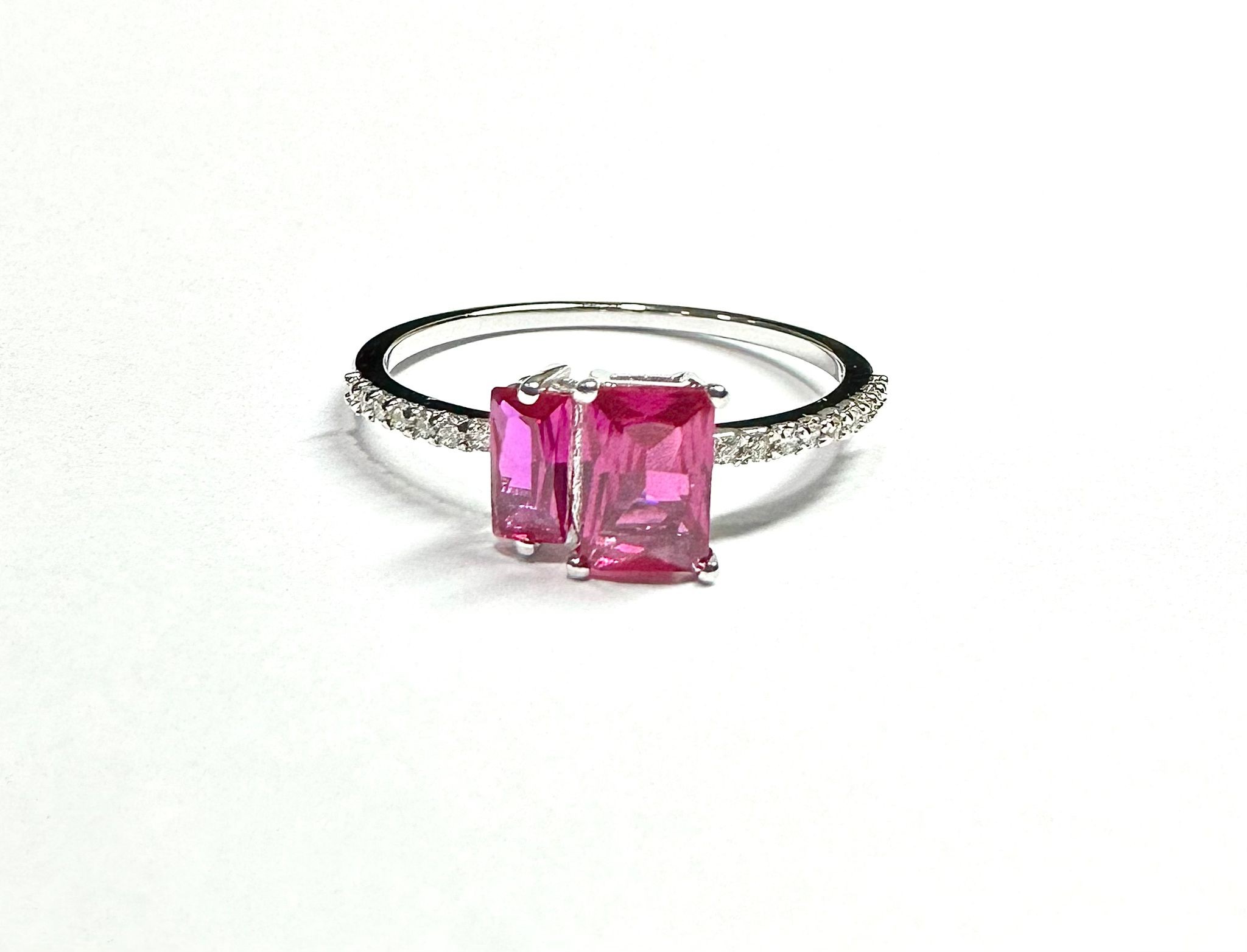 1,05 CT Pembe Kuvars Baget Pırlanta Yüzük