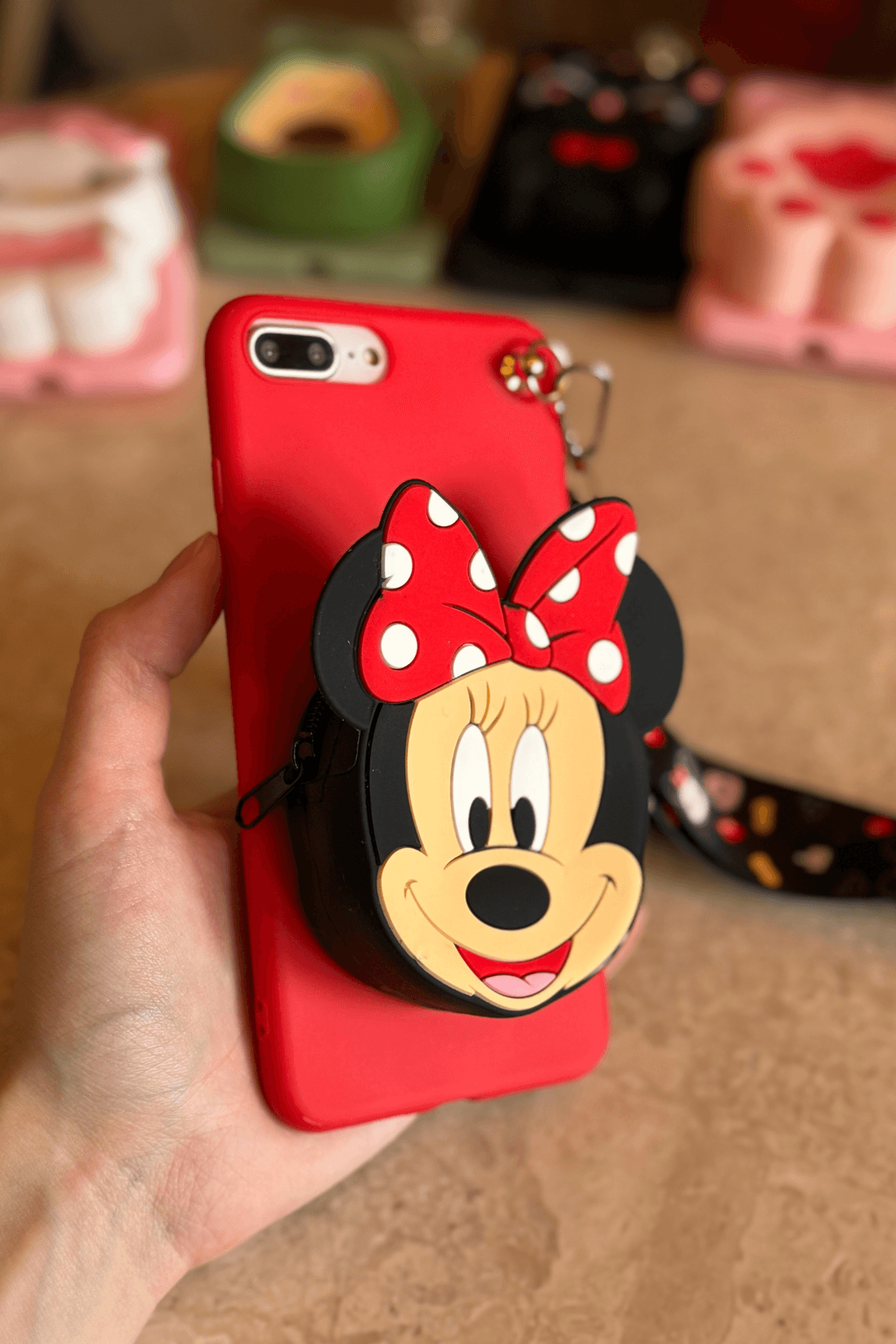 iPhone 6 / 6s Uyumlu Emojili Askılı Çanta Kılıf Mickey Figürlü Kırmızı