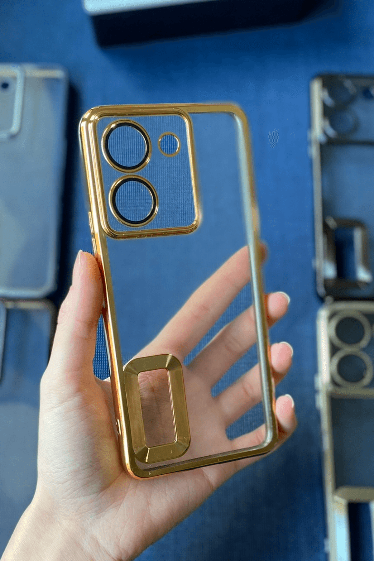 Vivo Y36 Uyumlu Logo Açık Elegance Kılıf Gold