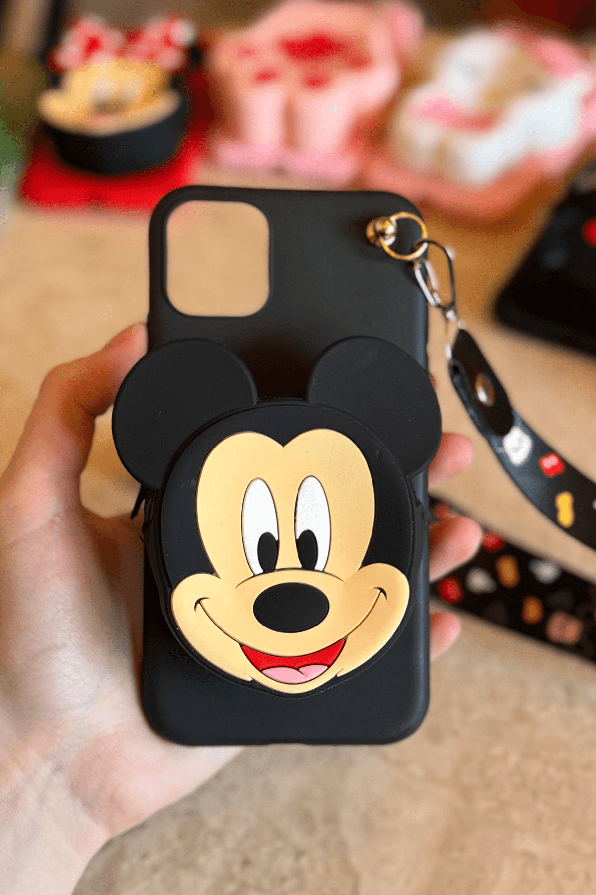 iPhone 14 Uyumlu Emojili Askılı Çanta Kılıf Mickey Figürlü Siyah