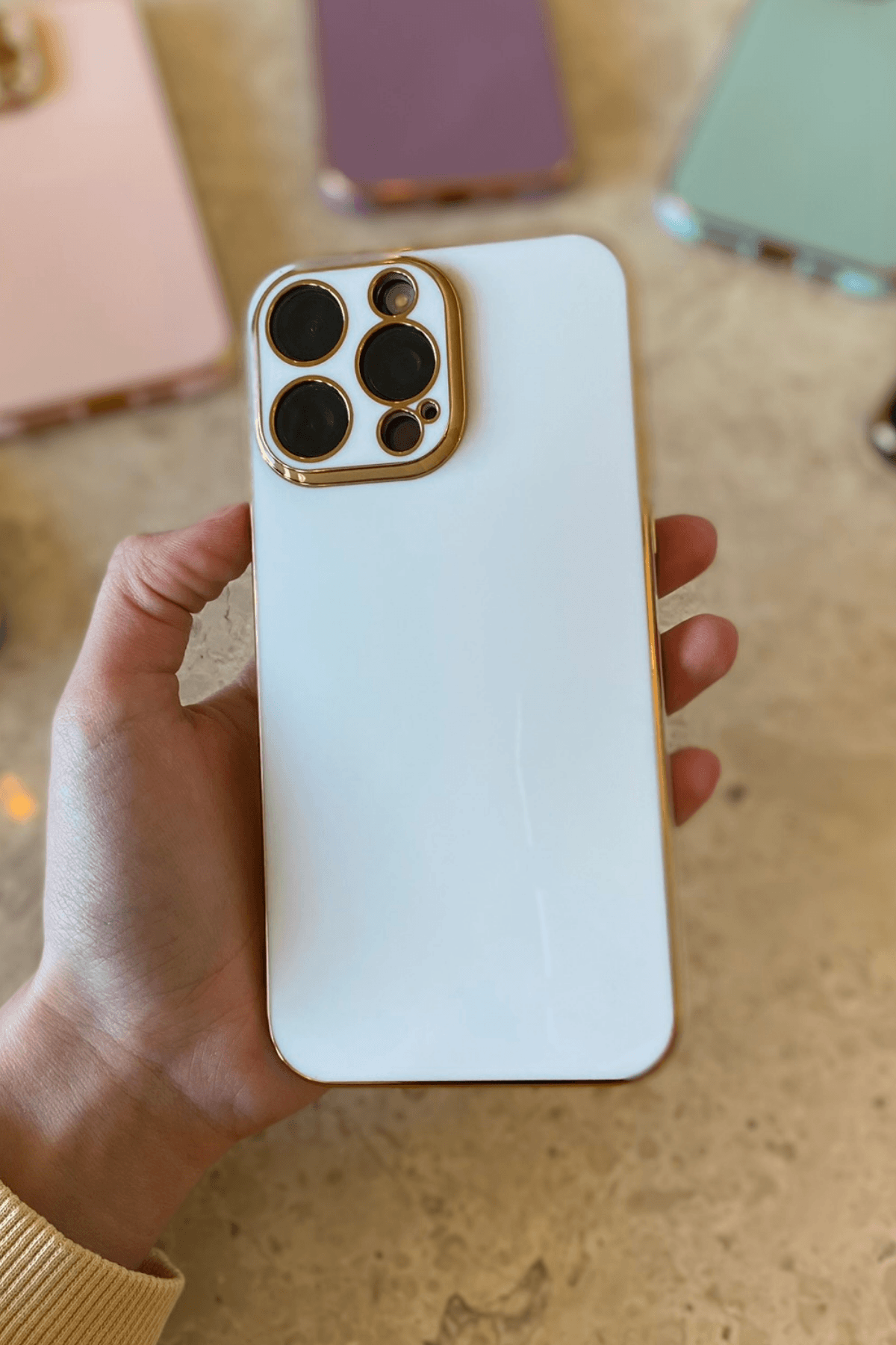 iPhone 15 Pro Uyumlu Renkli Elegance Kılıf Beyaz