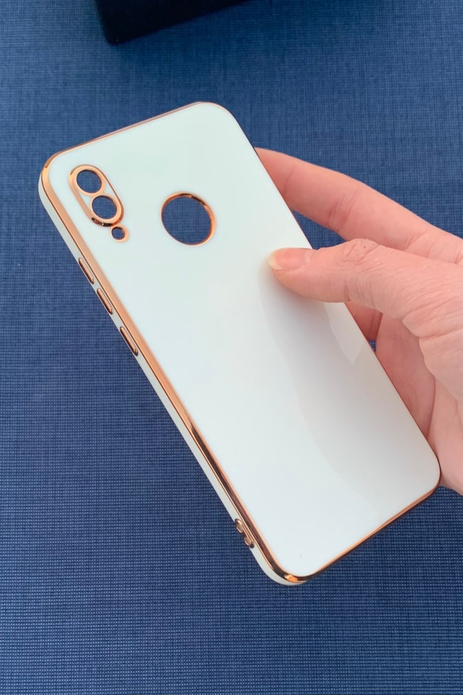 Huawei P20 Lite Uyumlu Renkli Elegance Silikon Kılıf Beyaz