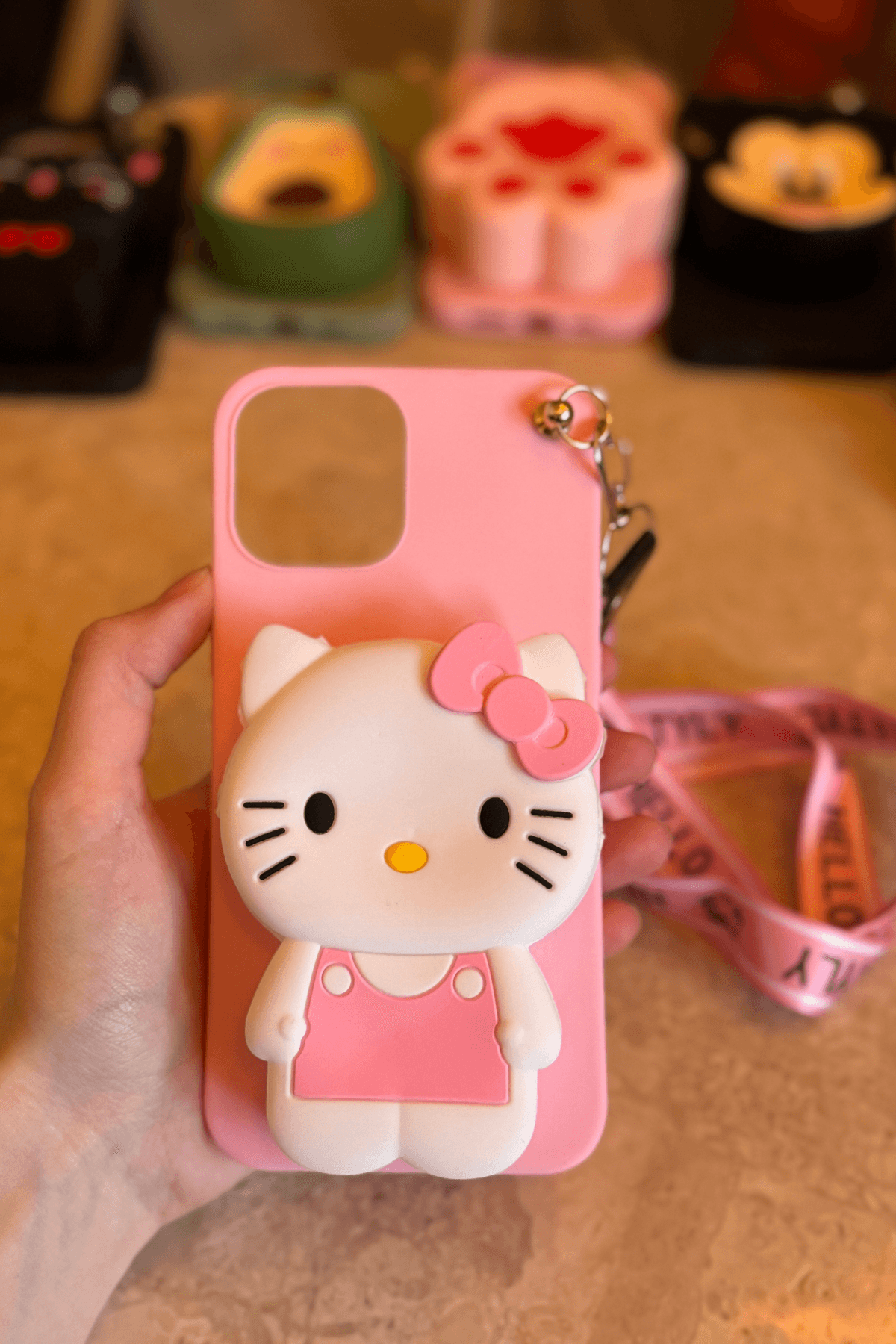 iPhone 14 Pro Uyumlu Emojili Askılı Çanta Kılıf Hello Kitty Figürlü Pembe