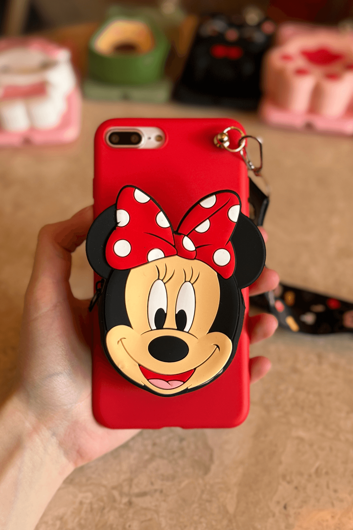 iPhone 7 / 8 Uyumlu Emojili Askılı Çanta Kılıf Mickey Figürlü Kırmızı