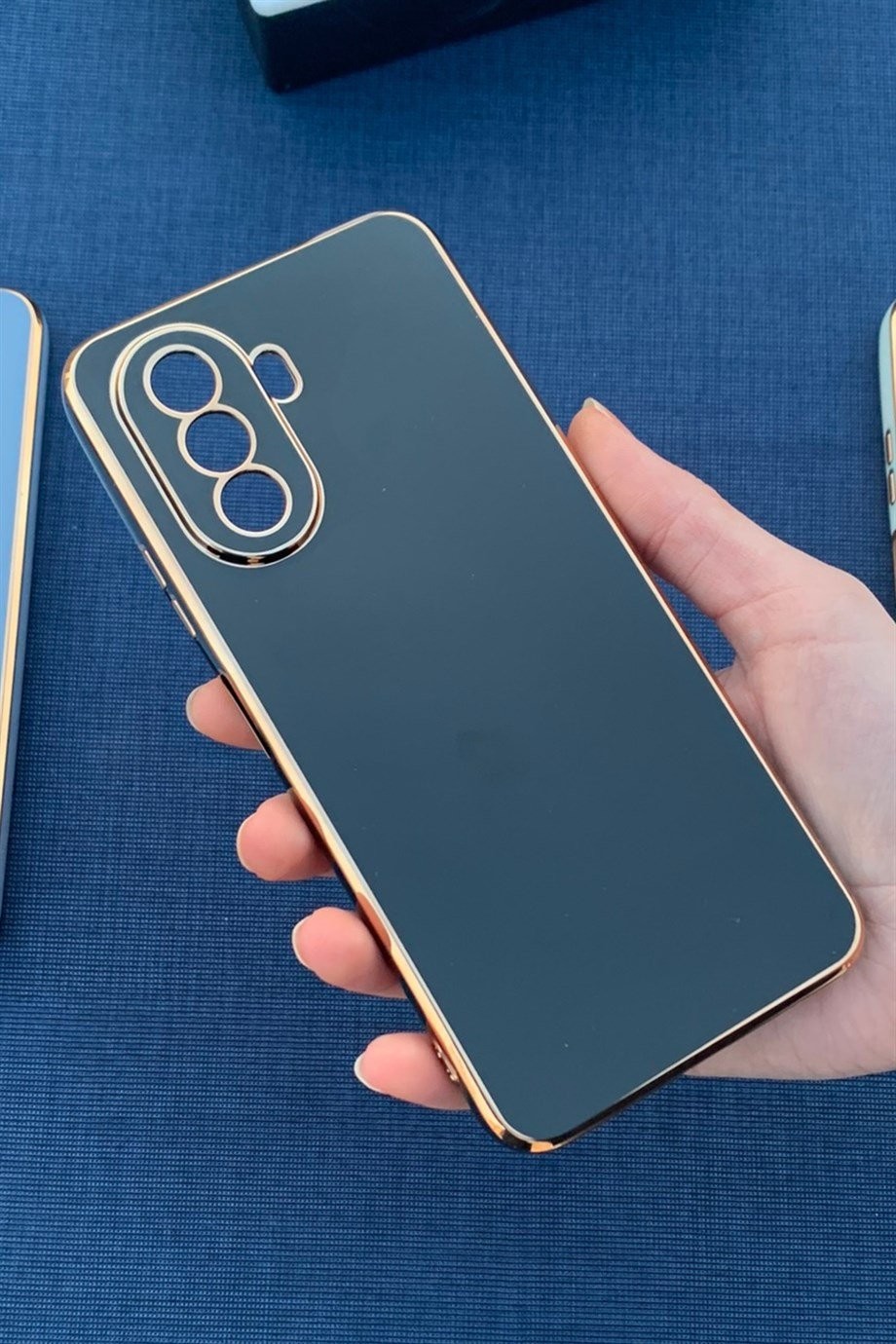 Huawei Nova Y70 Uyumlu Renkli Elegance Silikon Kılıf Siyah