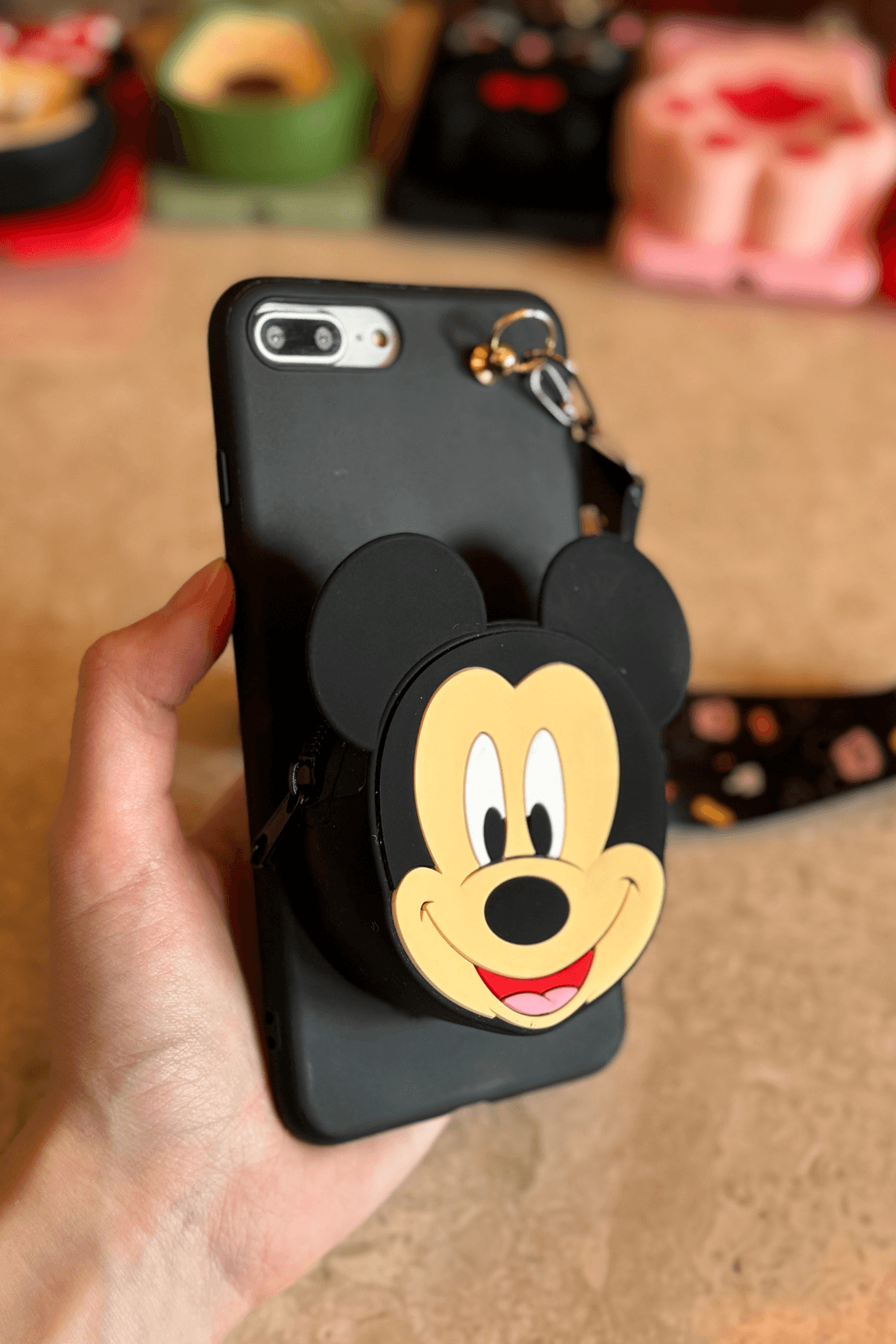 iPhone 7 / 8 Uyumlu Emojili Askılı Çanta Kılıf Mickey Figürlü Siyah