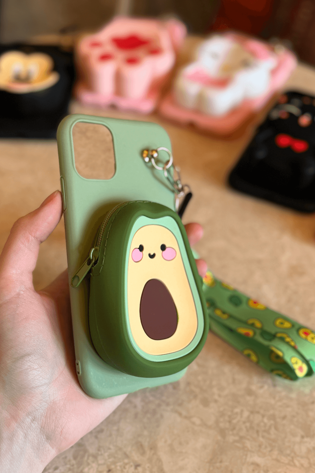 iPhone 11 Uyumlu Emojili Askılı Çanta Kılıf Avokado Figürlü Yeşil