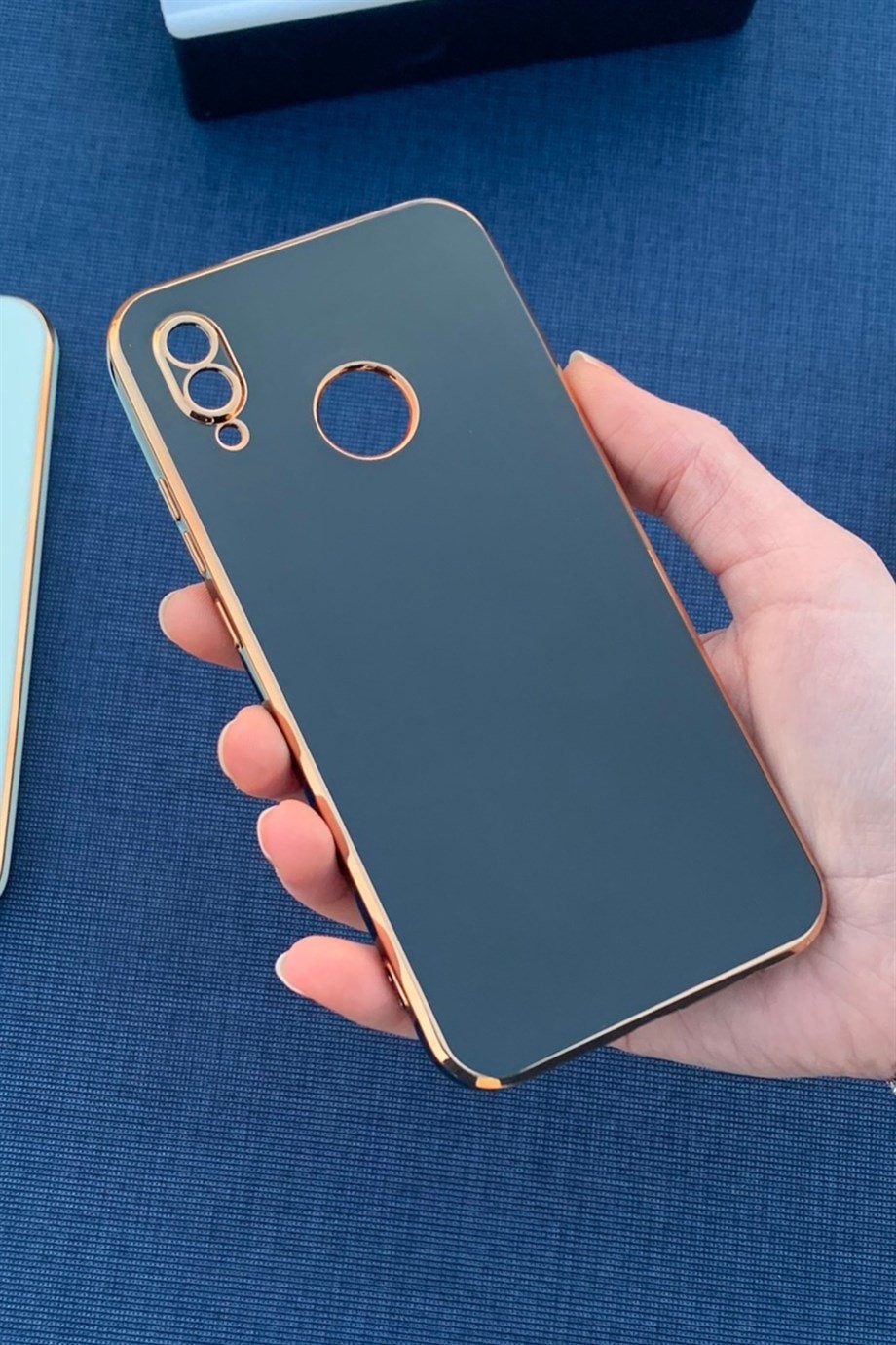 Huawei P20 Lite Uyumlu Renkli Elegance Silikon Kılıf Siyah