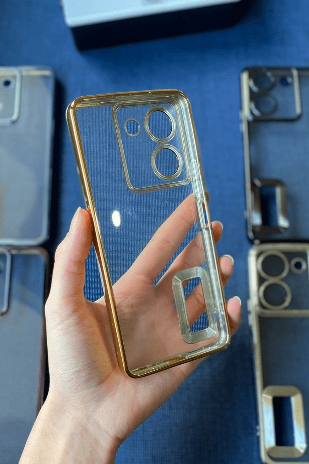 Vivo Y36 Uyumlu Logo Açık Elegance Kılıf Gold