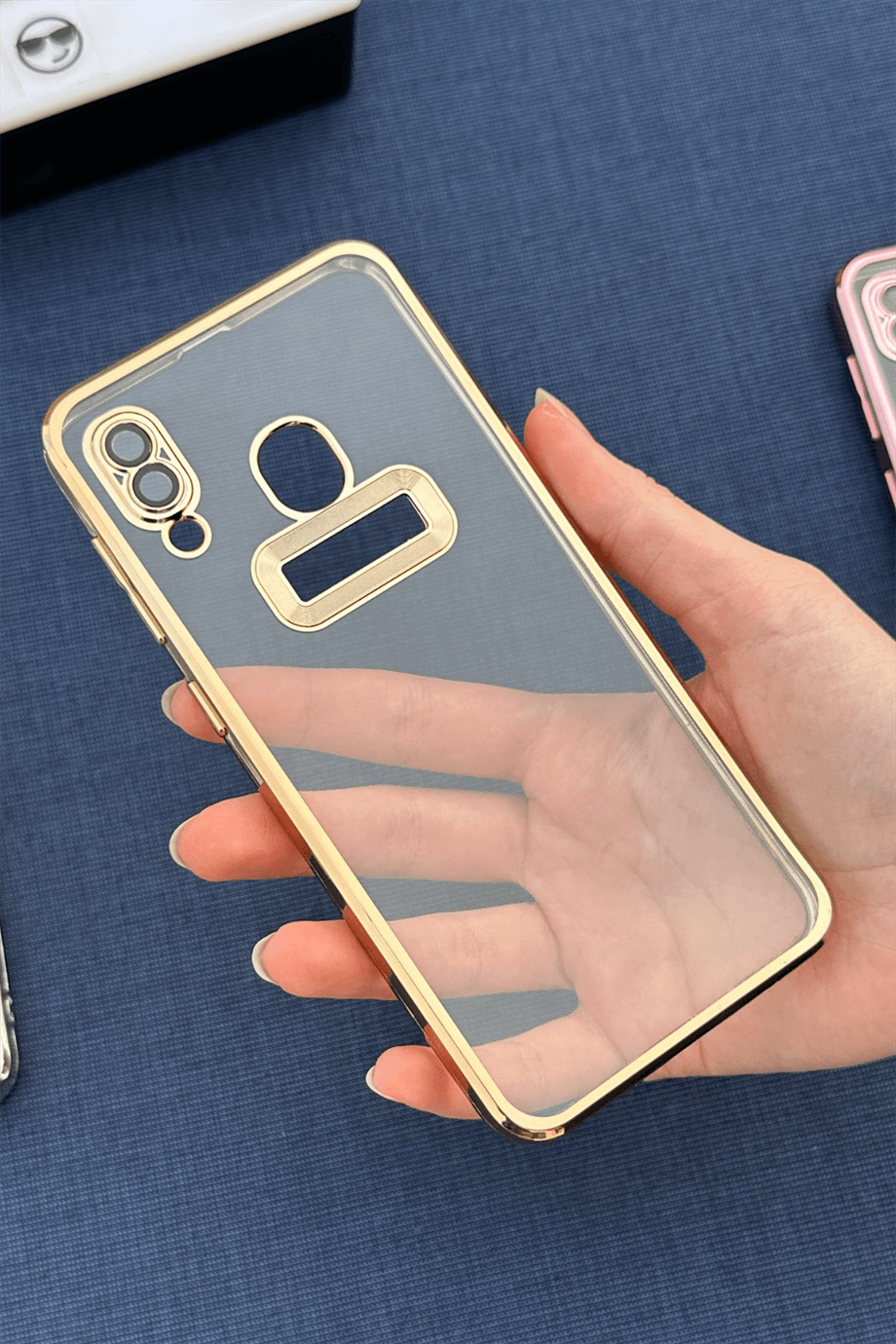 Galaxy A20 / A30 Uyumlu Logo Açık Elegance Kılıf Gold