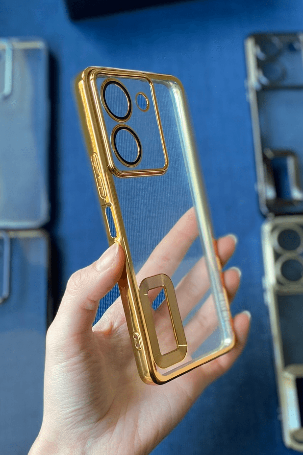 Vivo Y36 Uyumlu Logo Açık Elegance Kılıf Gold