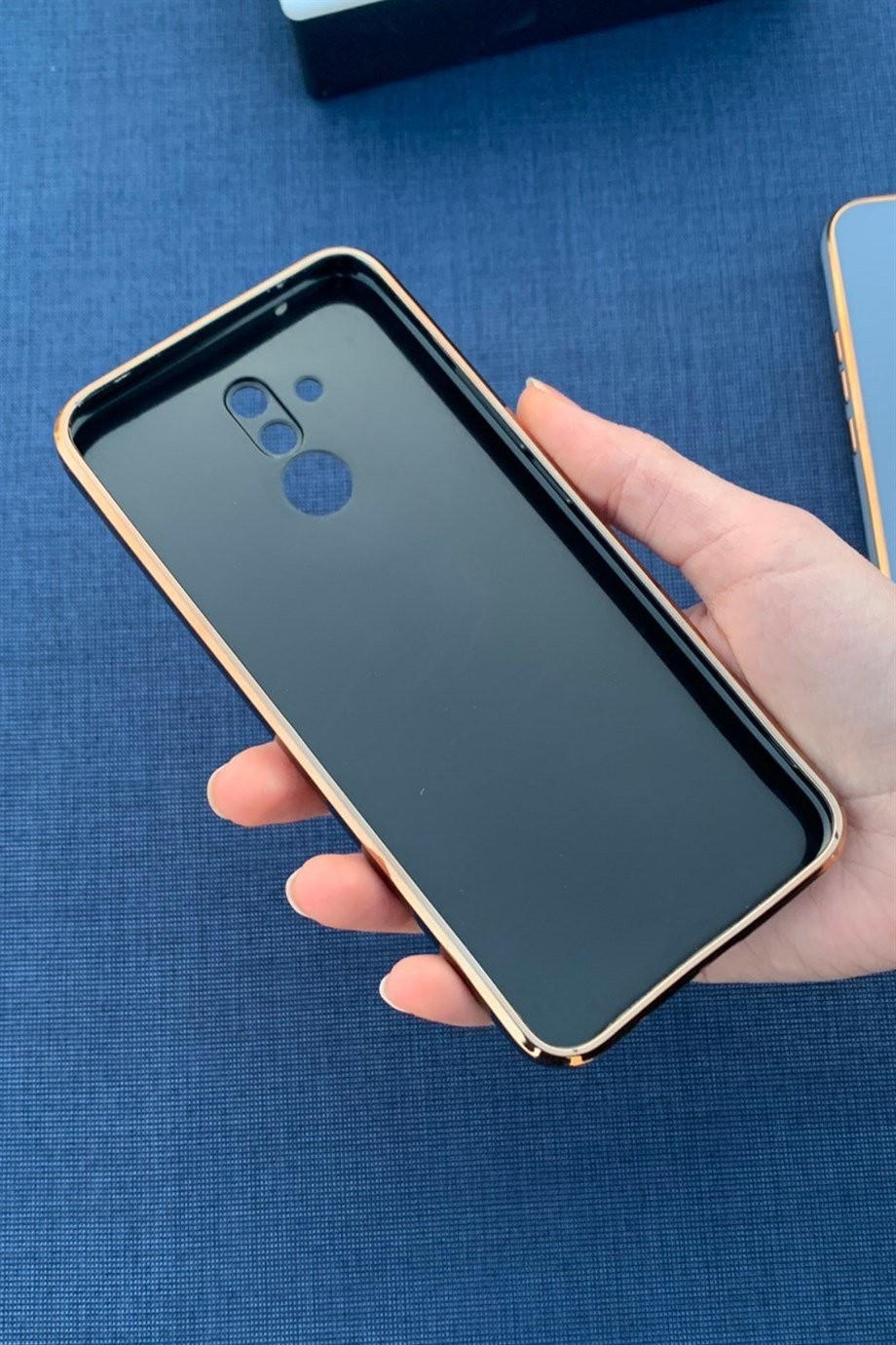 Huawei Mate 20 Lite Uyumlu Renkli Elegance Silikon Kılıf Siyah