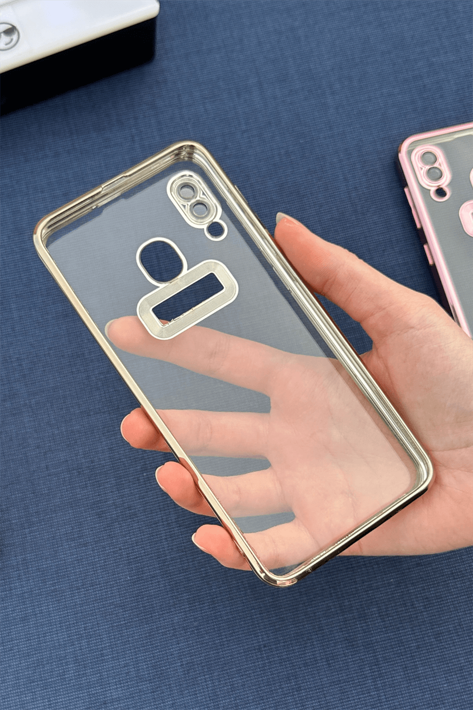 Galaxy A20 / A30 Uyumlu Logo Açık Elegance Kılıf Gold