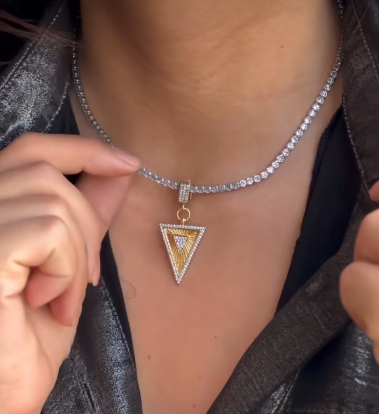 illys Gold Zirkon Taşlı Üçgen Uçlu Özel Seri Dönmez Su Yolu Kolye