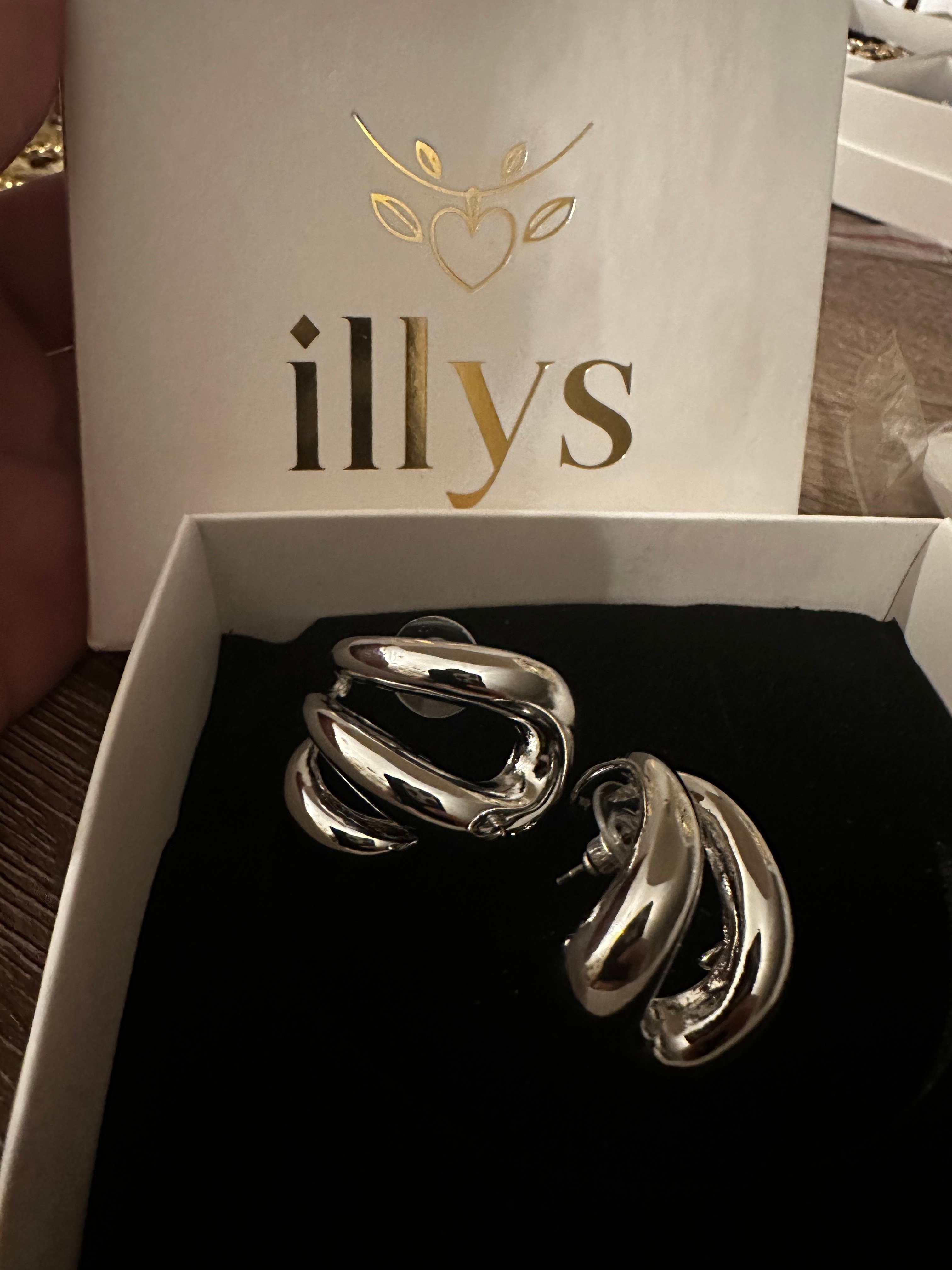 illys Silver Boru Plaka Çoklu Görünüm Bombeli Çivi Küpe