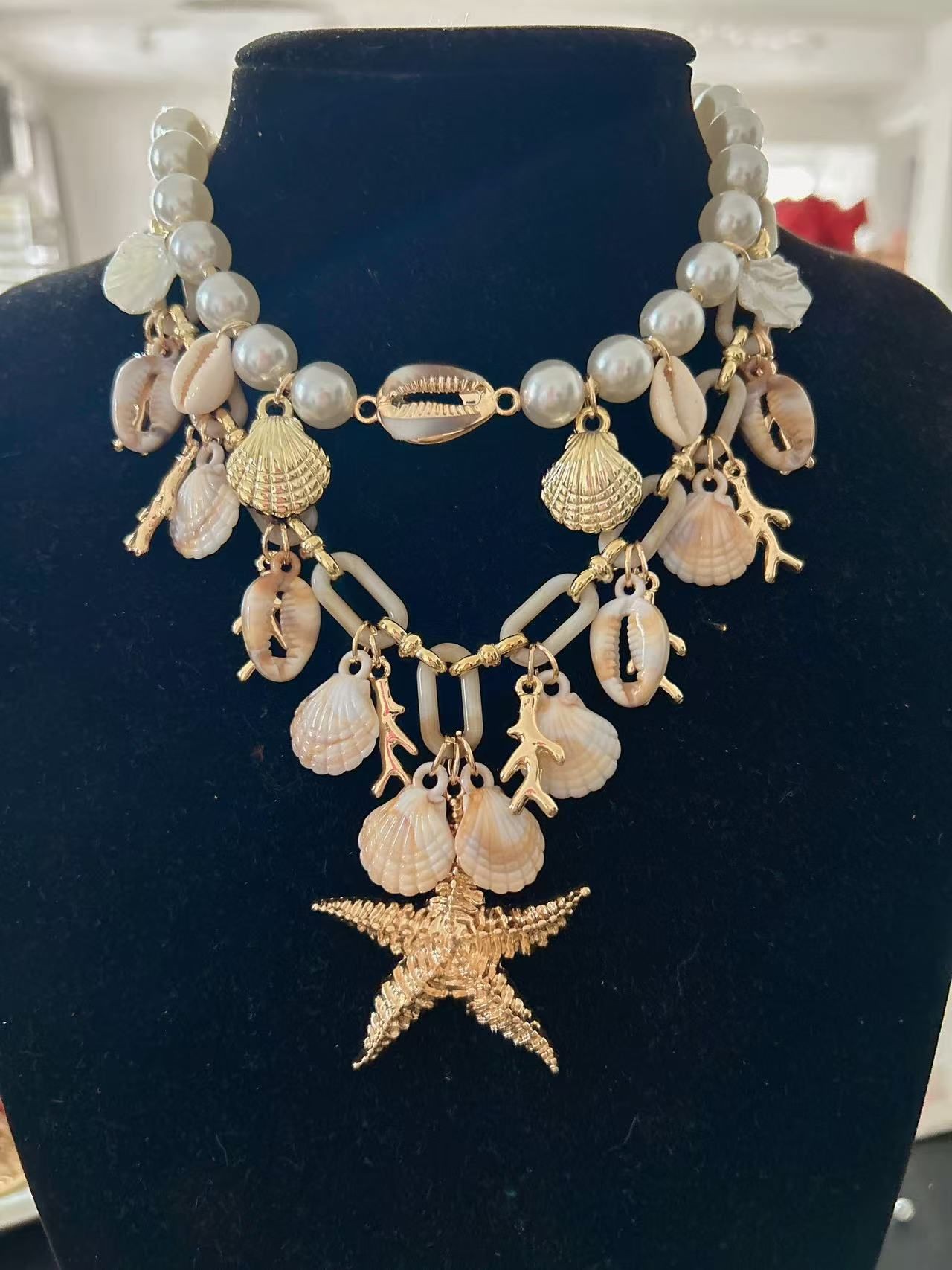 illys ZRA Model Gold Deniz Yıldızı Figür Deniz Kabuğu Charmlı İkili Beyaz Boncuk Kolye