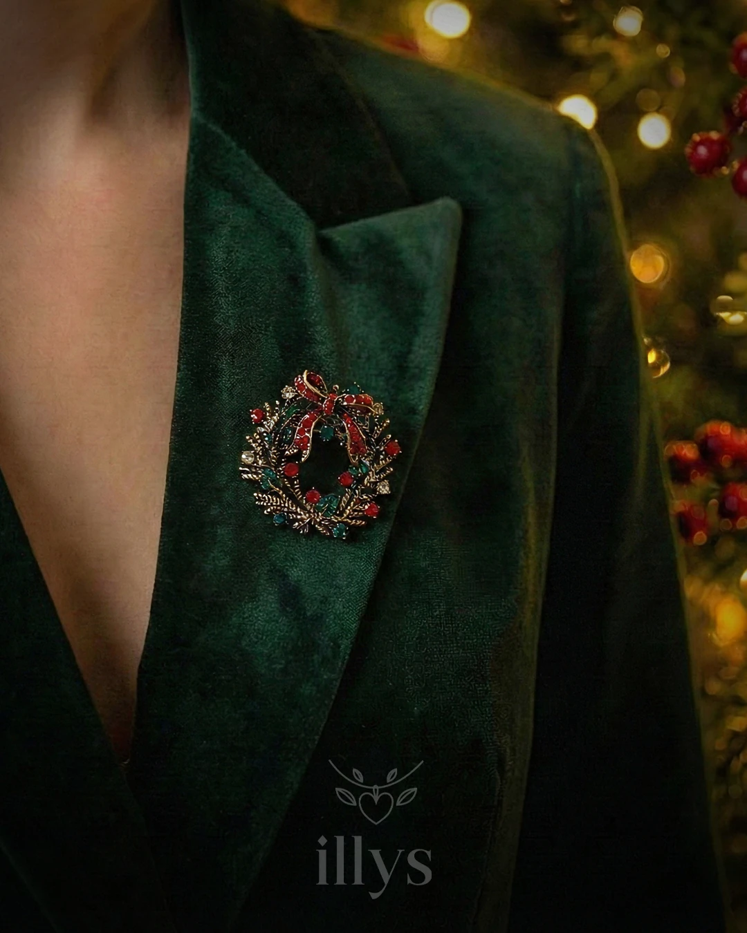 illys Yeşil ve Kırmızı Baget Taş Kurdela Detaylı Kapı Süsü Yılbaşı Broşu