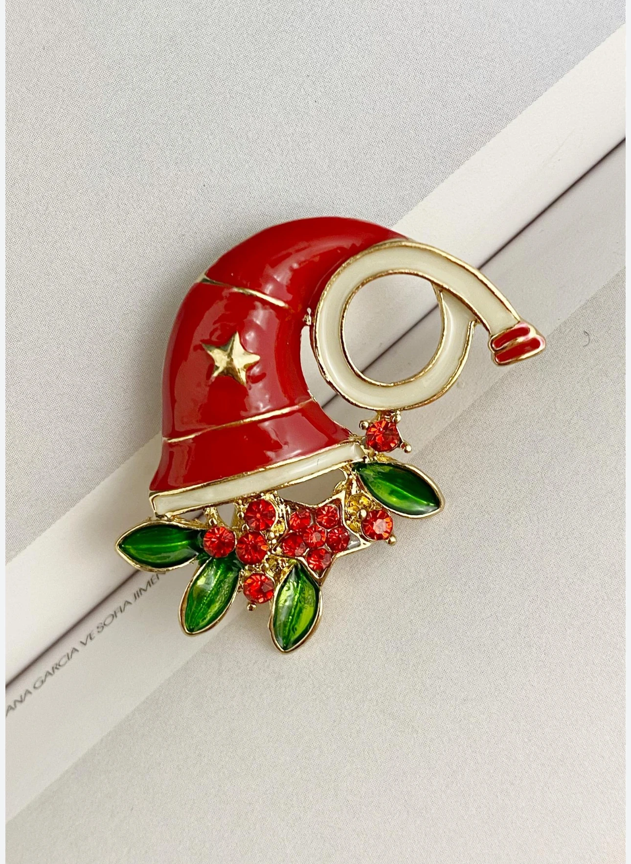 illys Kırmızı Şapka Yılbaşı Broşu