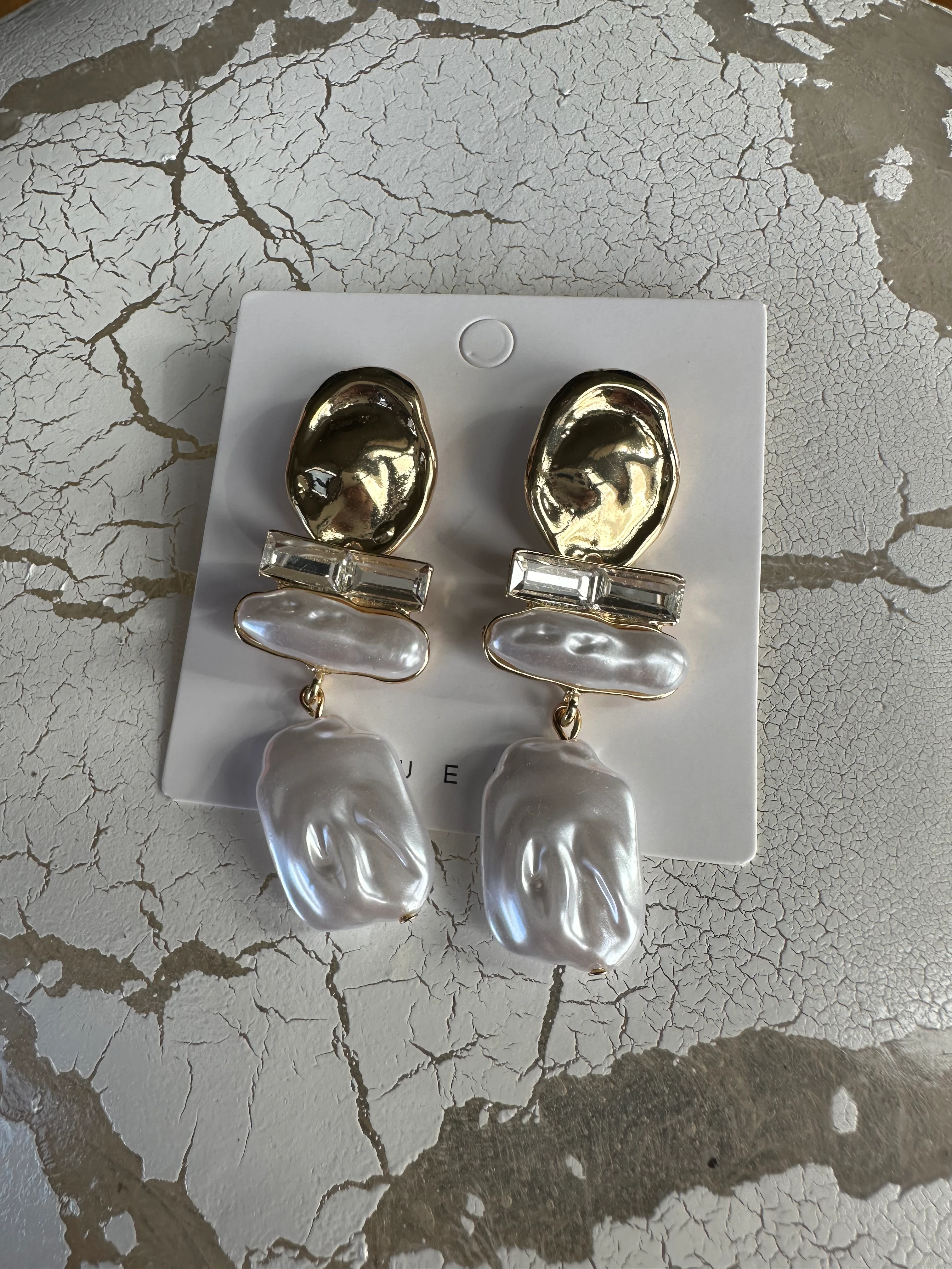 İllys Gold Beyaz Sedefli Büyük Sallantılı Küpe