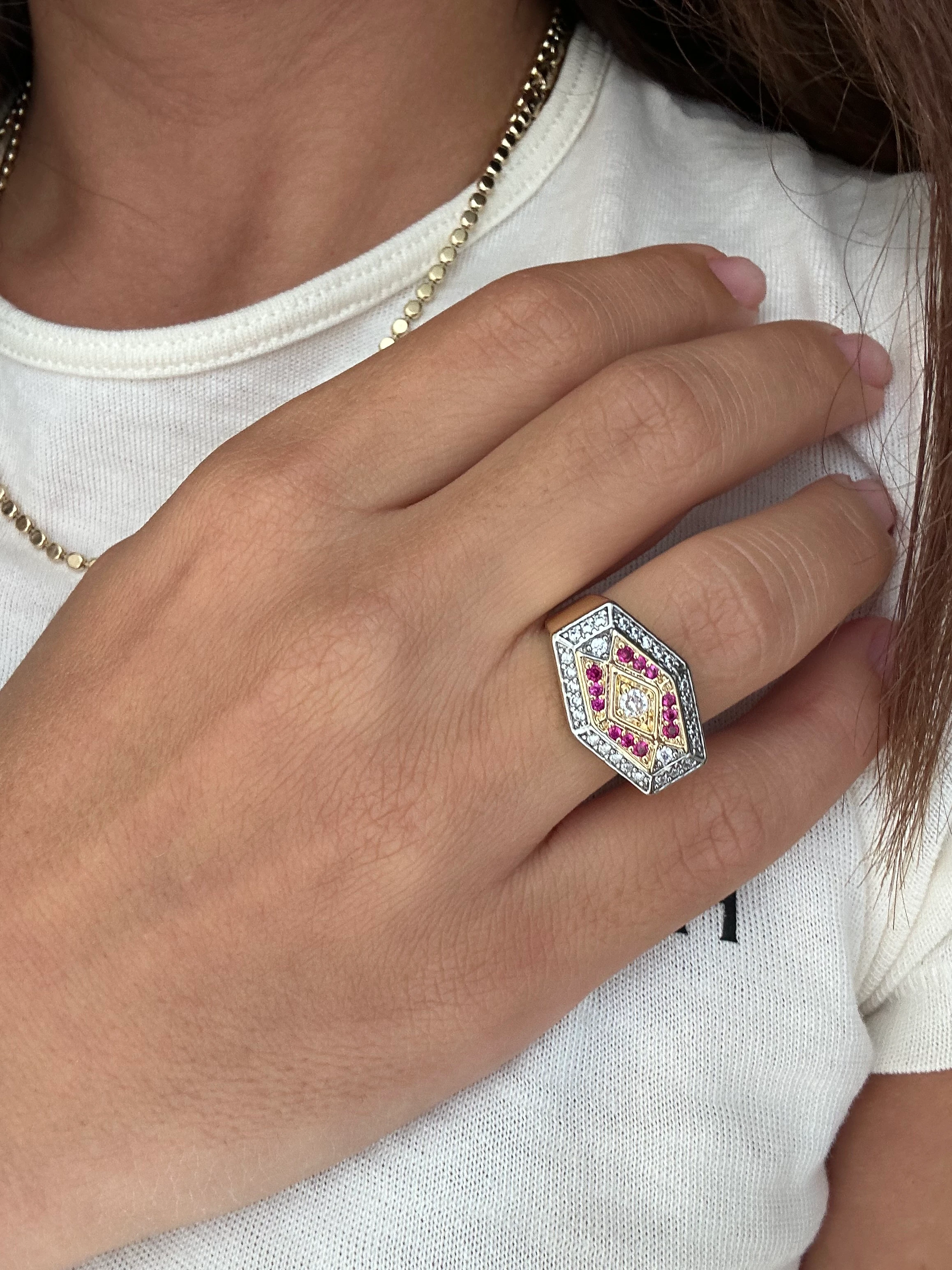 illys Gold Üzeri Gümüş ve Bordo Zirkon Taş Detaylı Büyük Yüzük