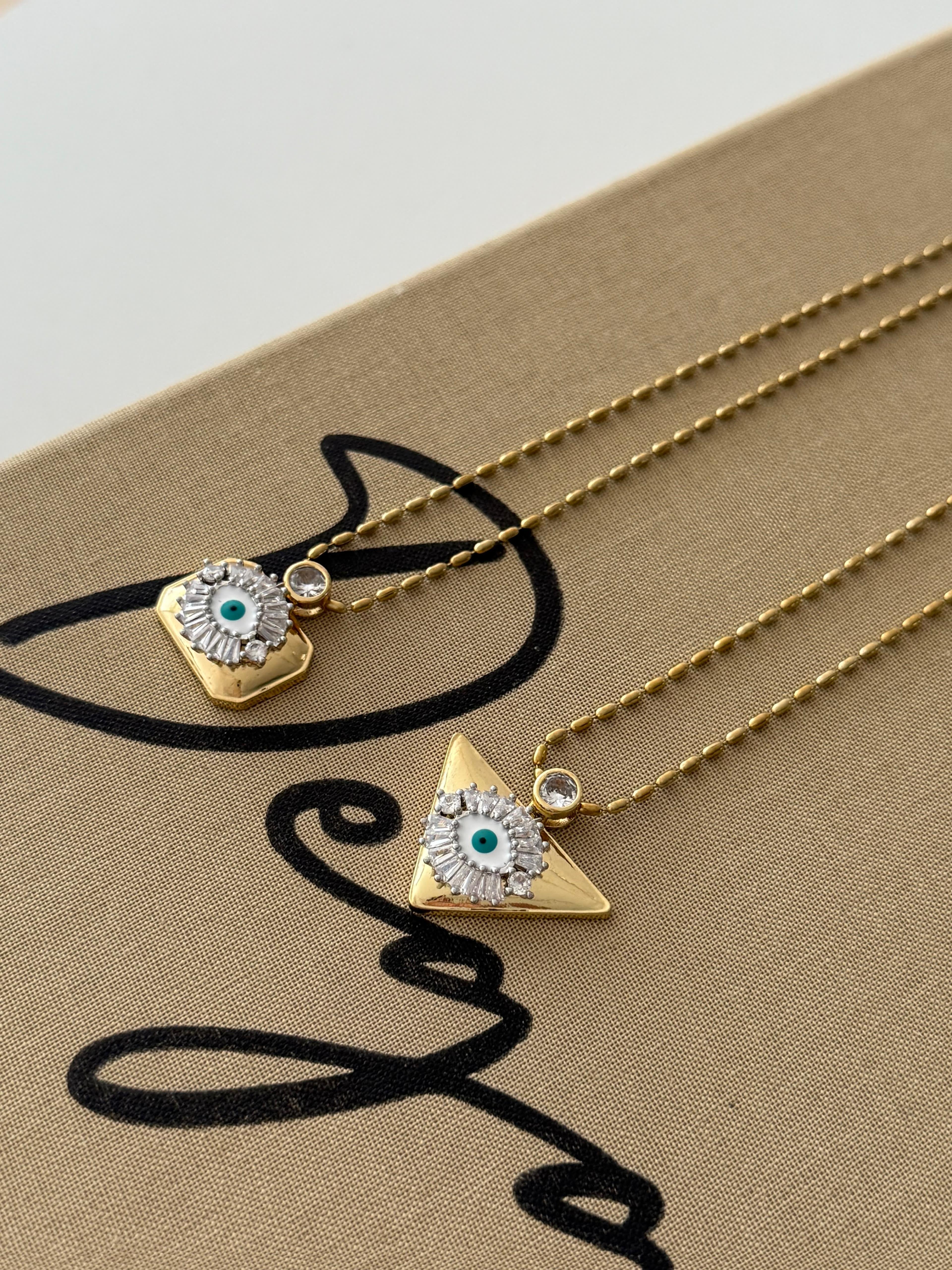 illys Gold Baget Taş Detaylı Göz Figür Üçgen Çelik Kolye