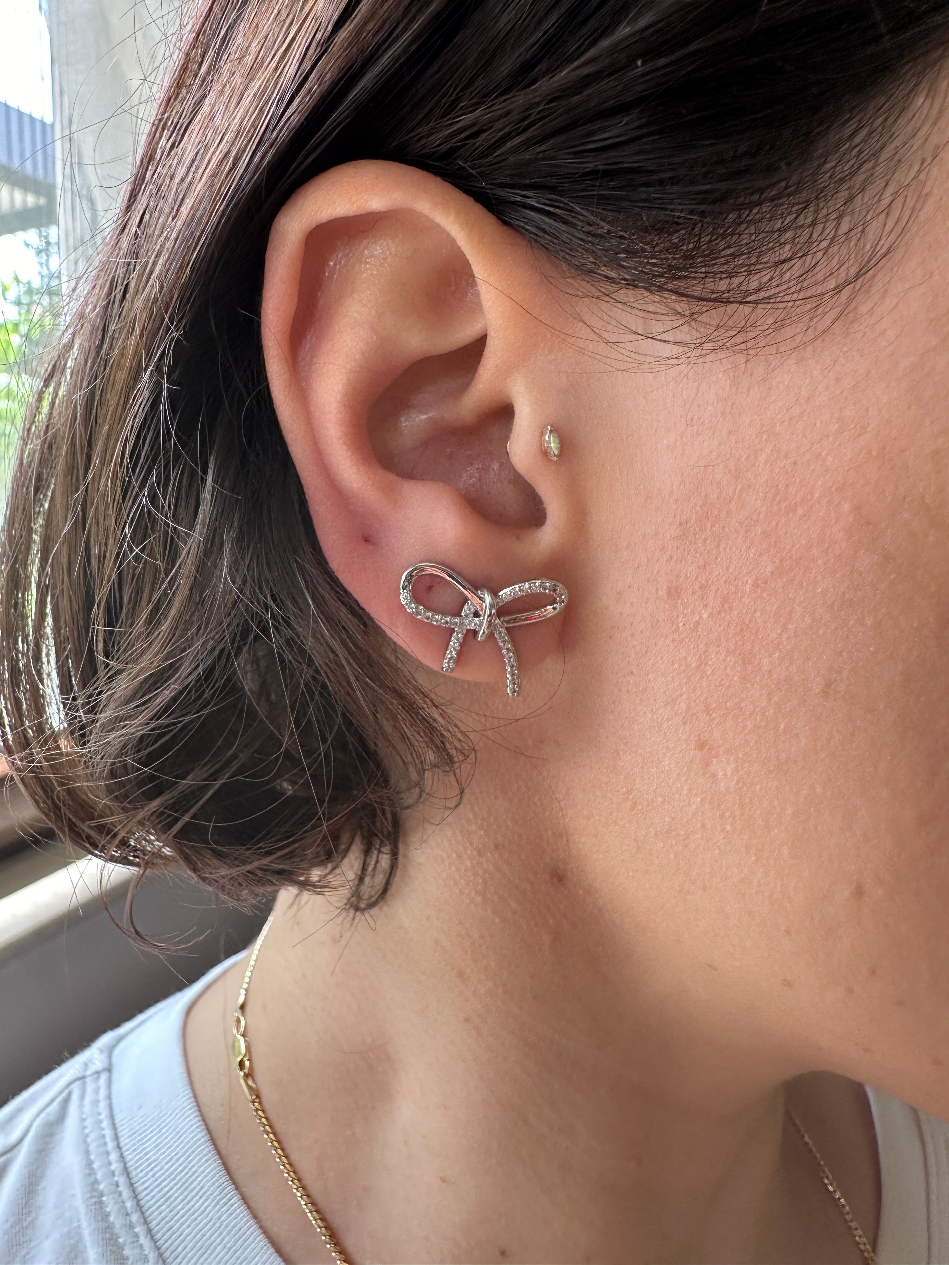 illys Silver Zirkon Taş Detaylı Küçük Fiyonk Çivi Küpe