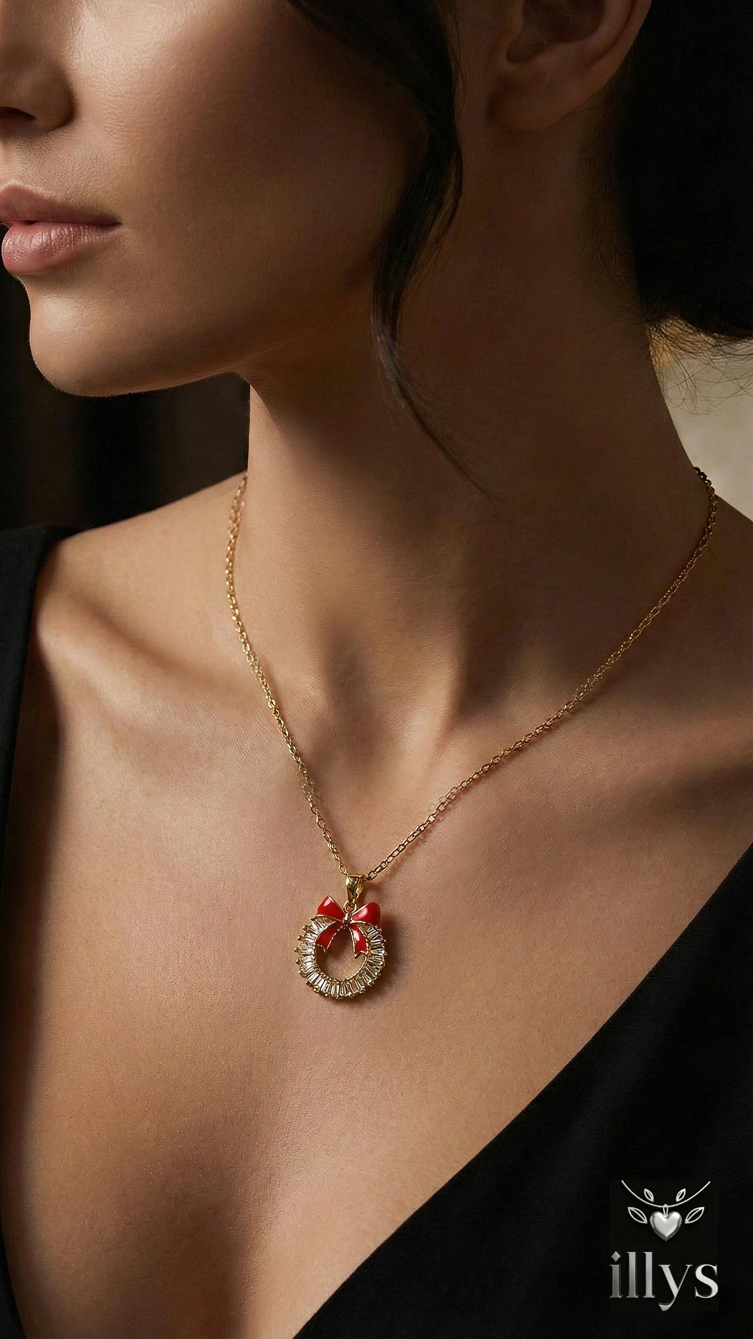 illys Gold Zincir Kırmızı Kurdeleli Baget Taş Detaylı Yılbaşı Çelik Kolye